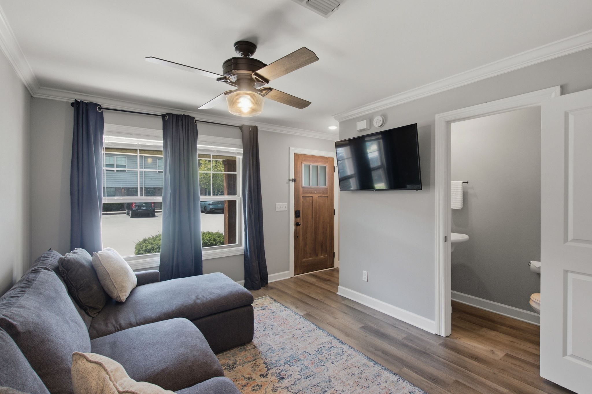 2506 E Main St
