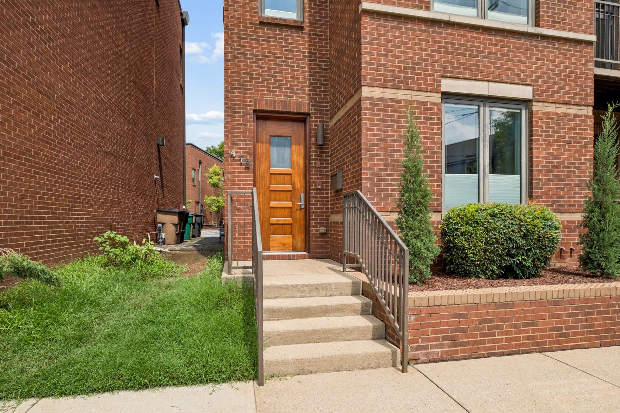 418 Van Buren St