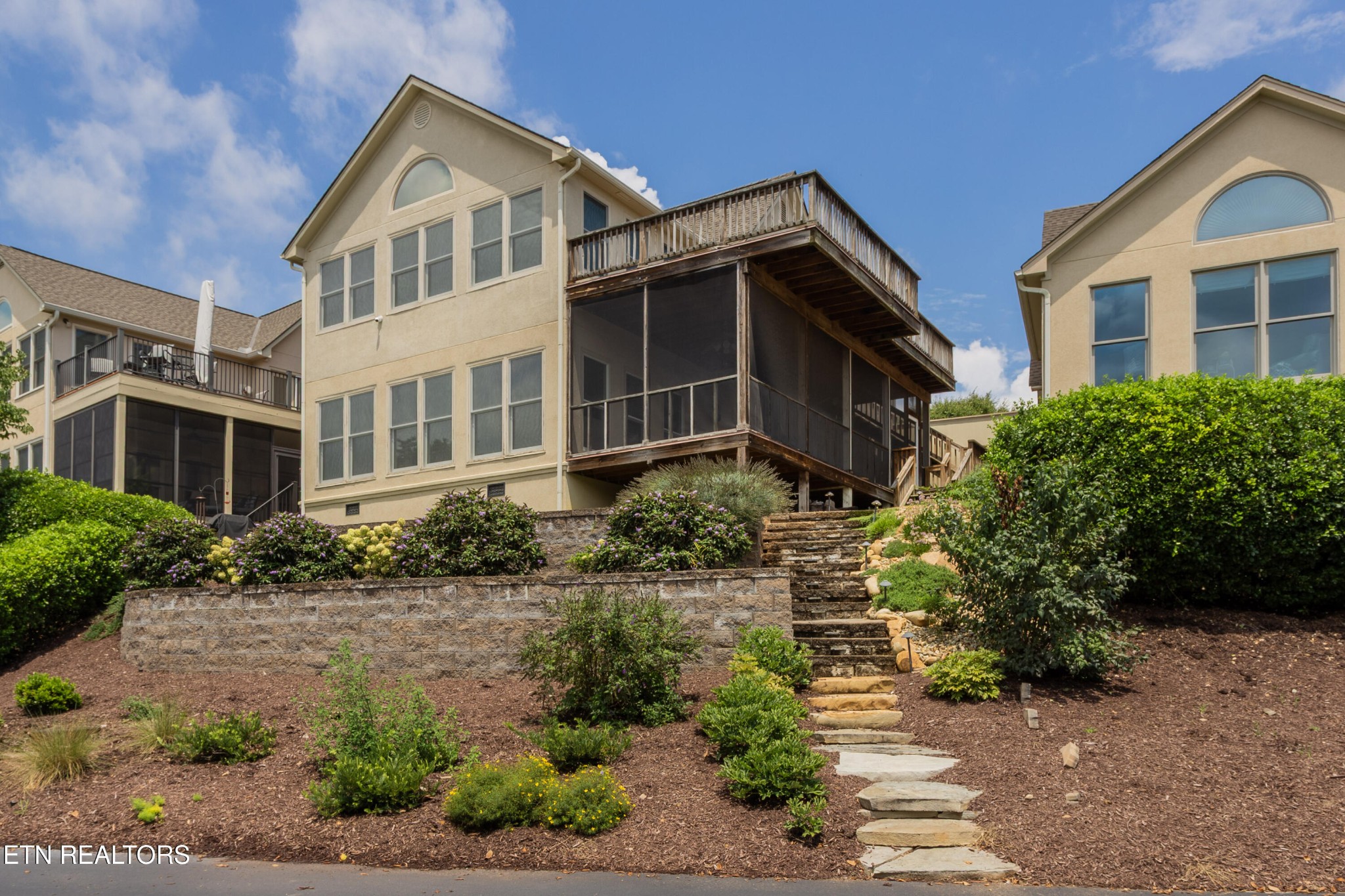 3445 Commodore Point