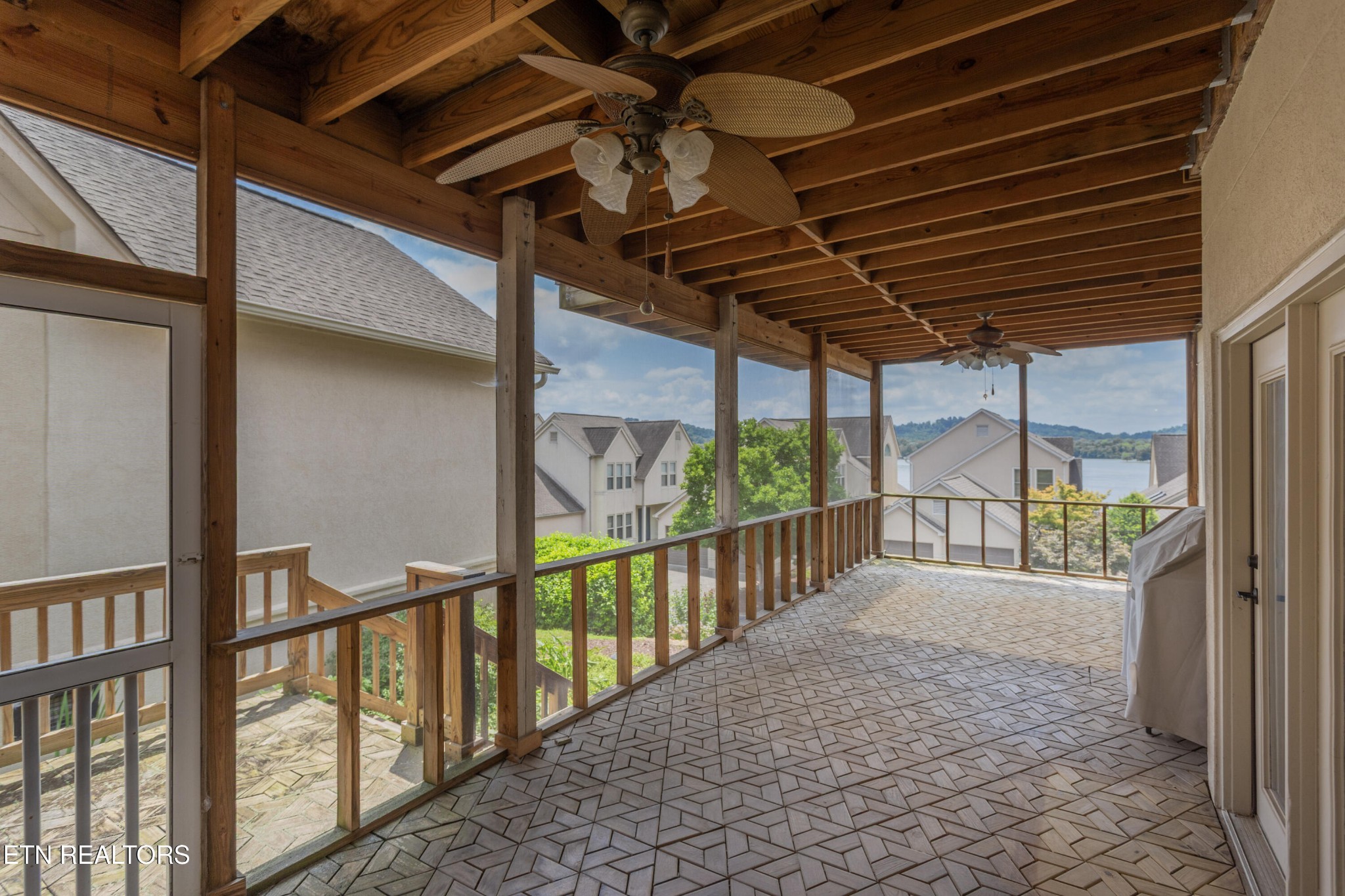3445 Commodore Point