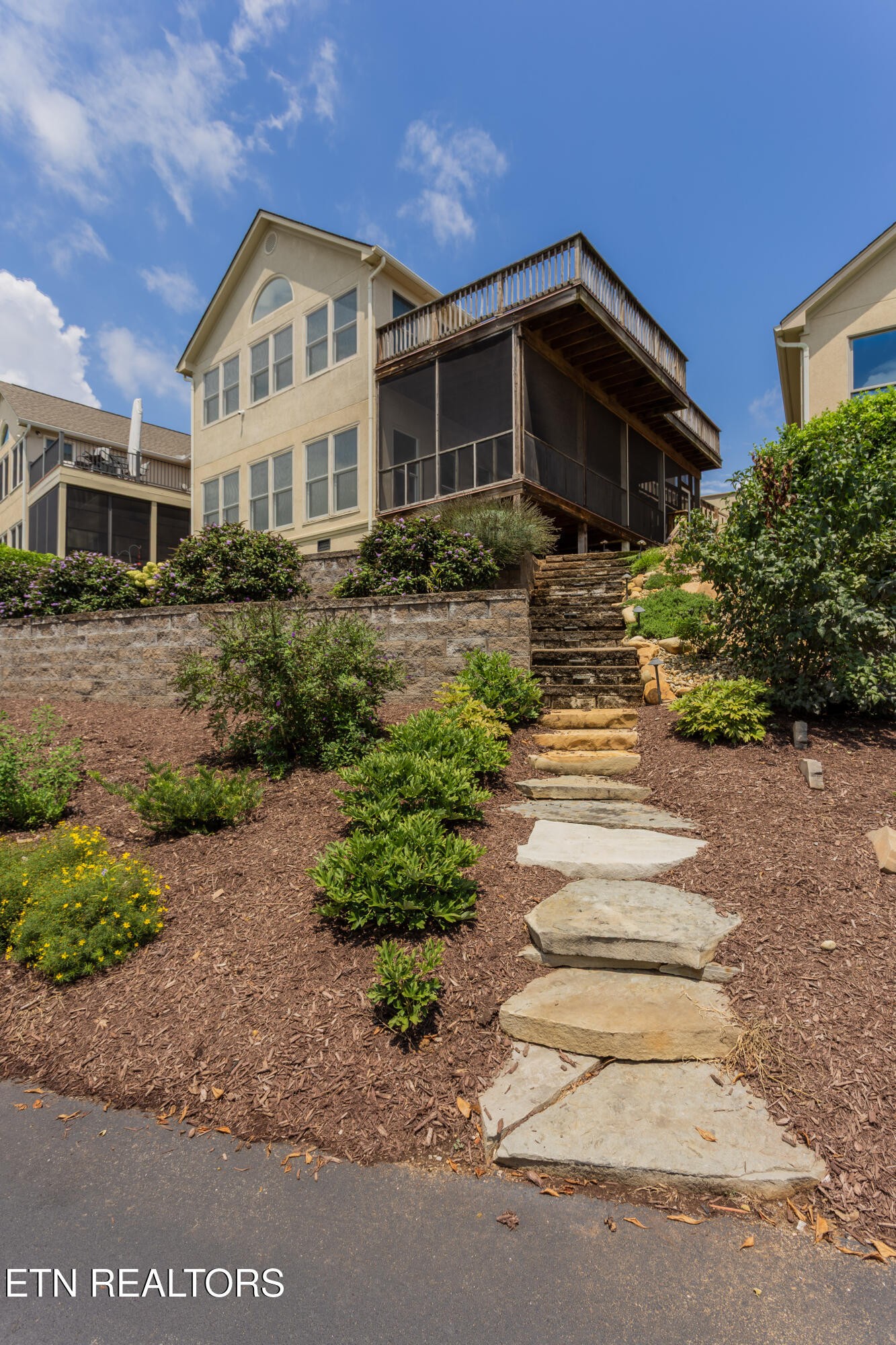 3445 Commodore Point