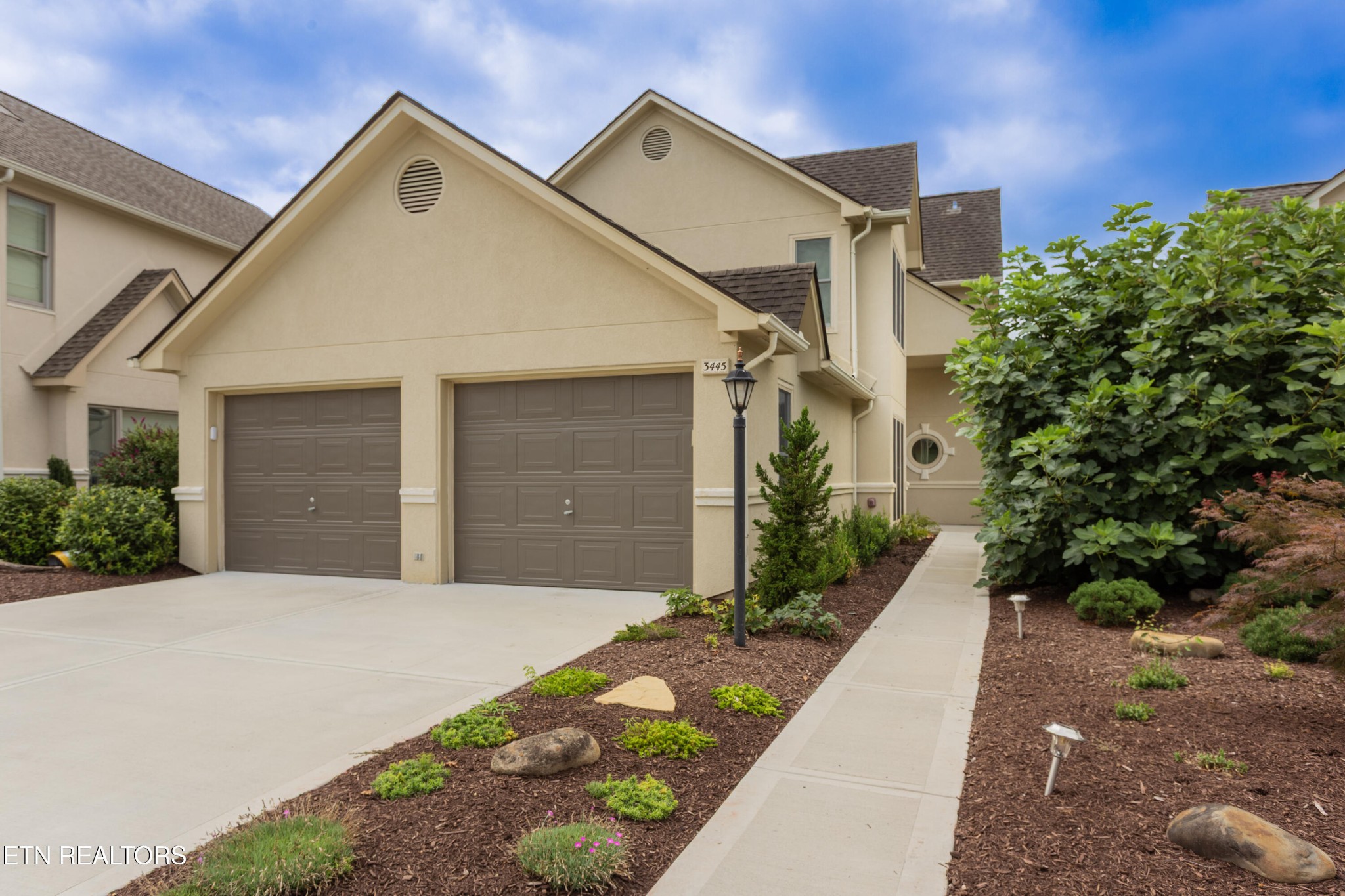 3445 Commodore Point