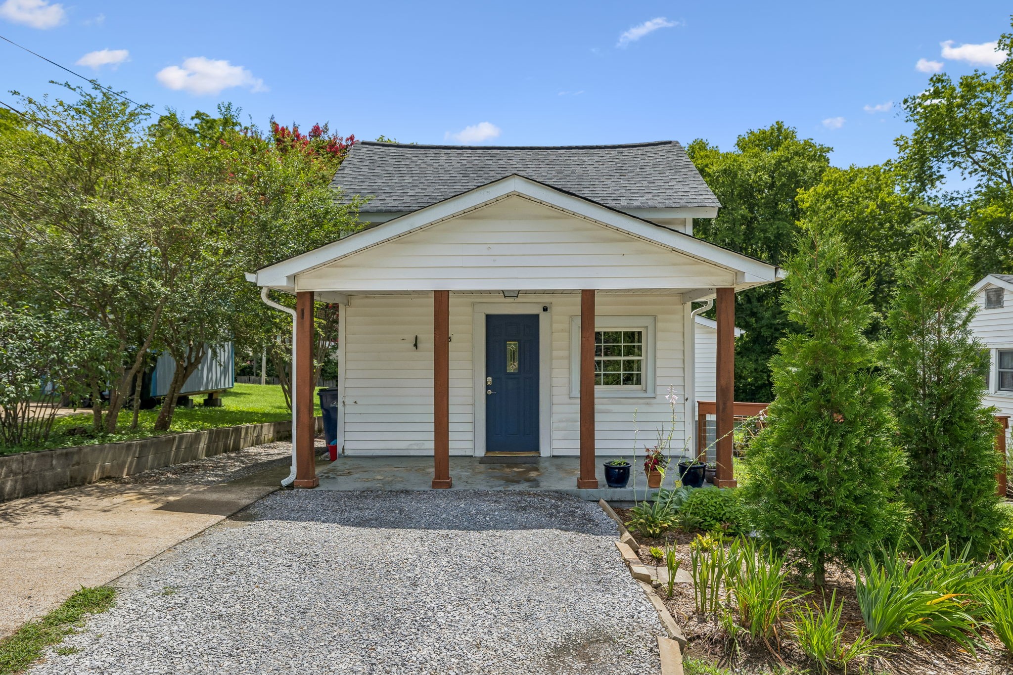 2005 Crestview Dr