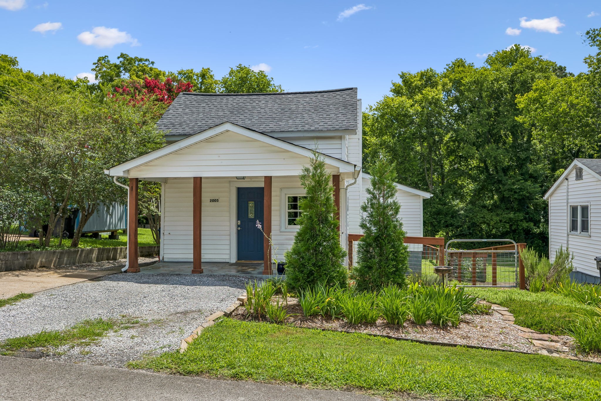 2005 Crestview Dr