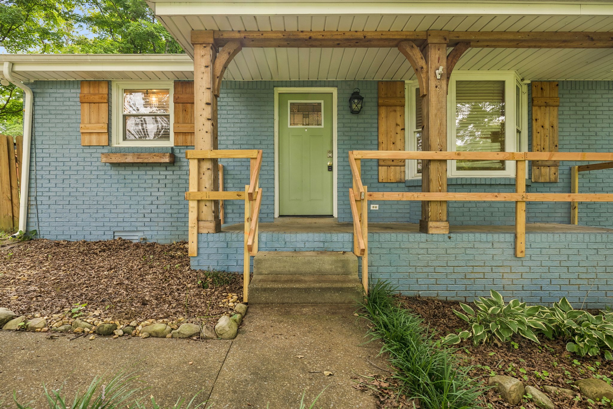 707 Darrow Dr