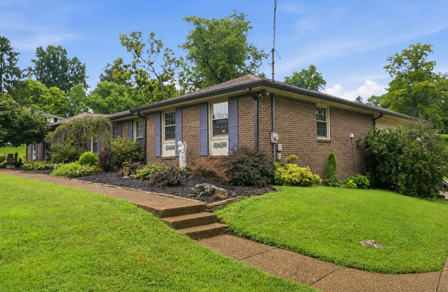 402 Ellington Dr