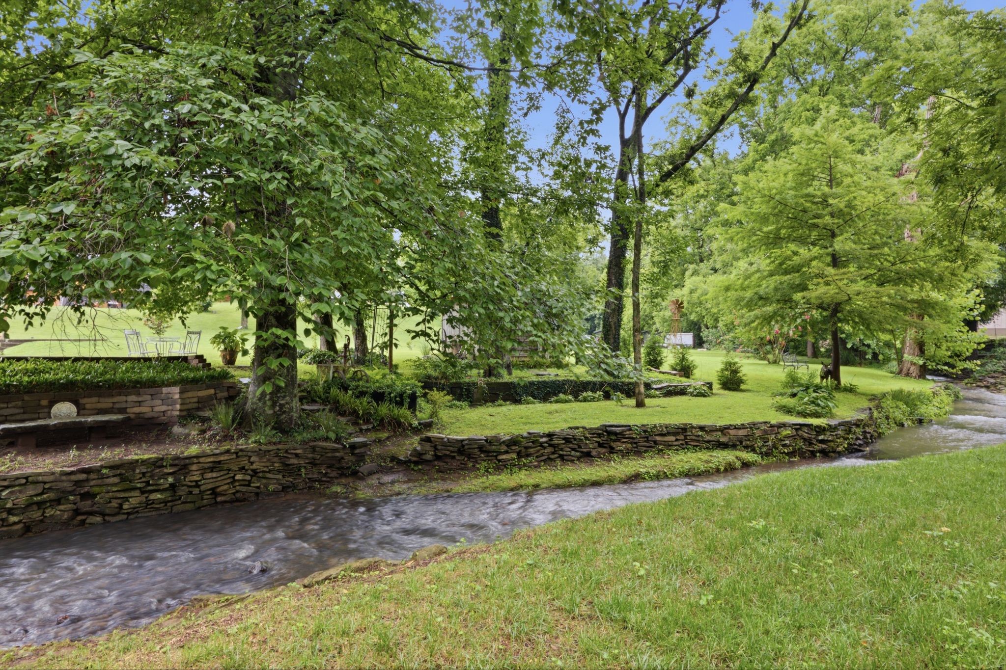 402 Ellington Dr