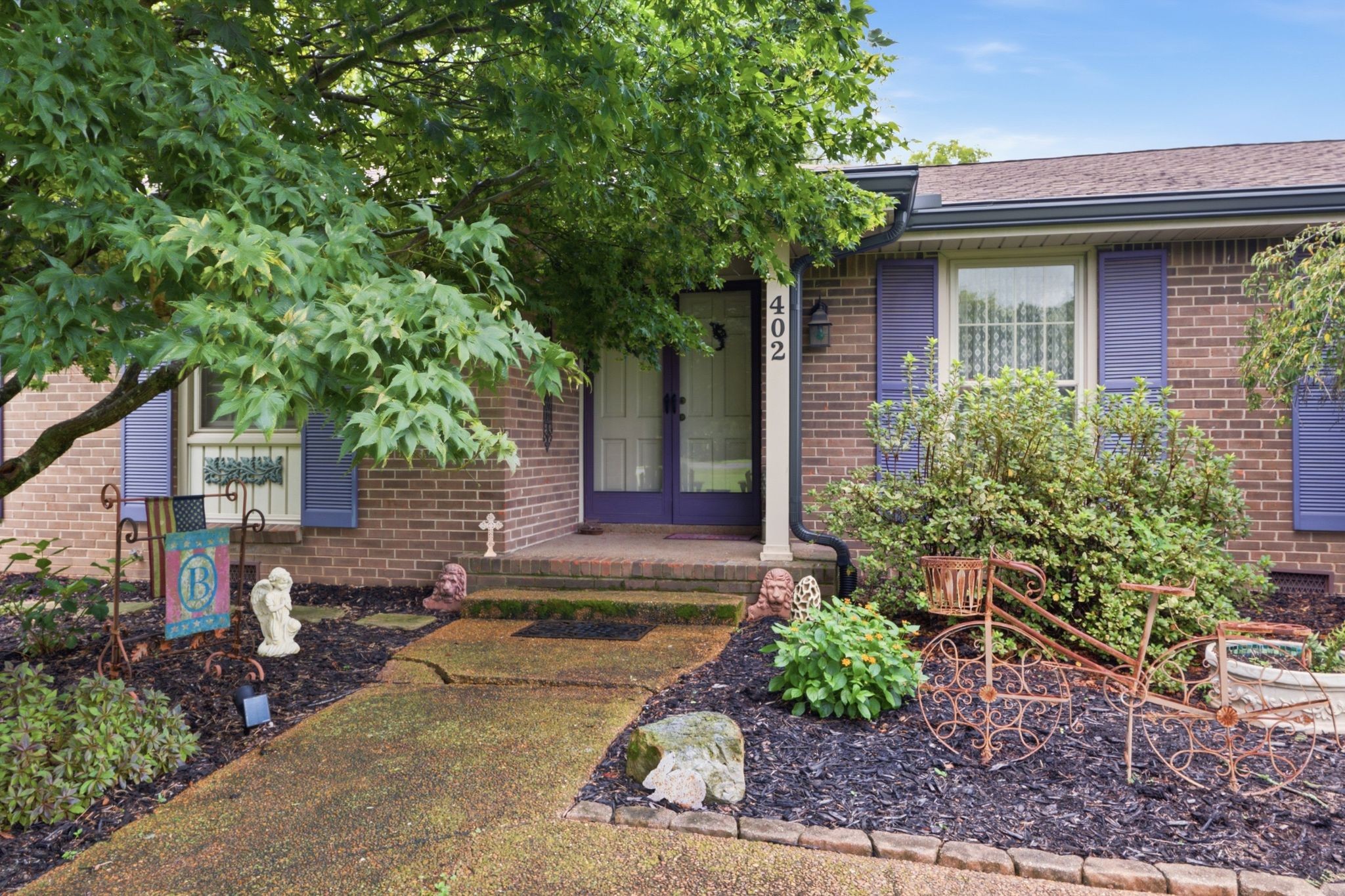 402 Ellington Dr