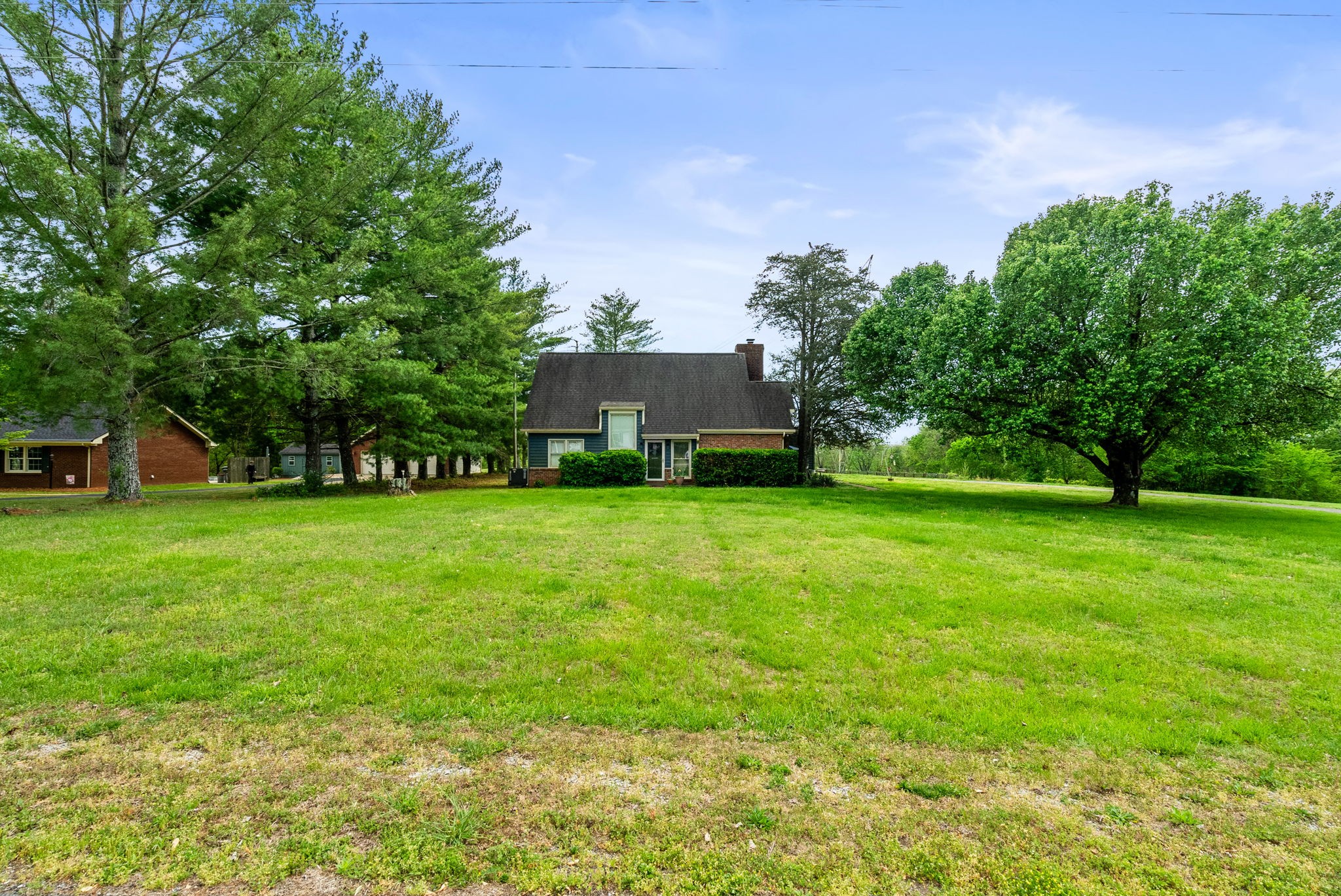 674 Lakeside Dr