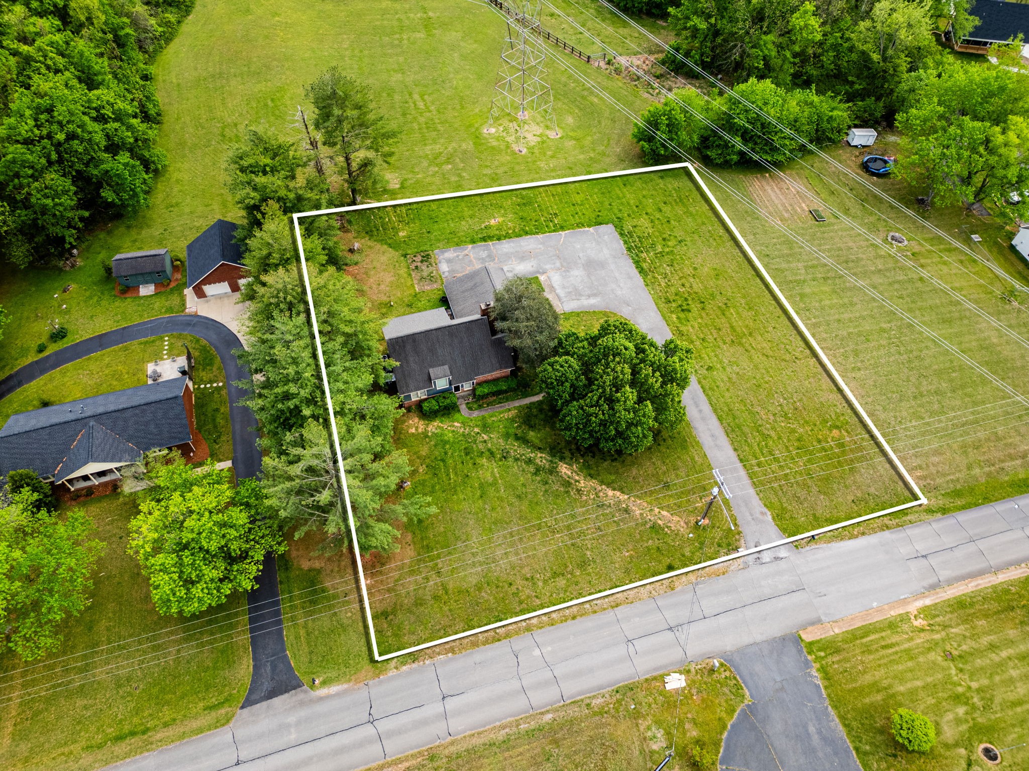 674 Lakeside Dr