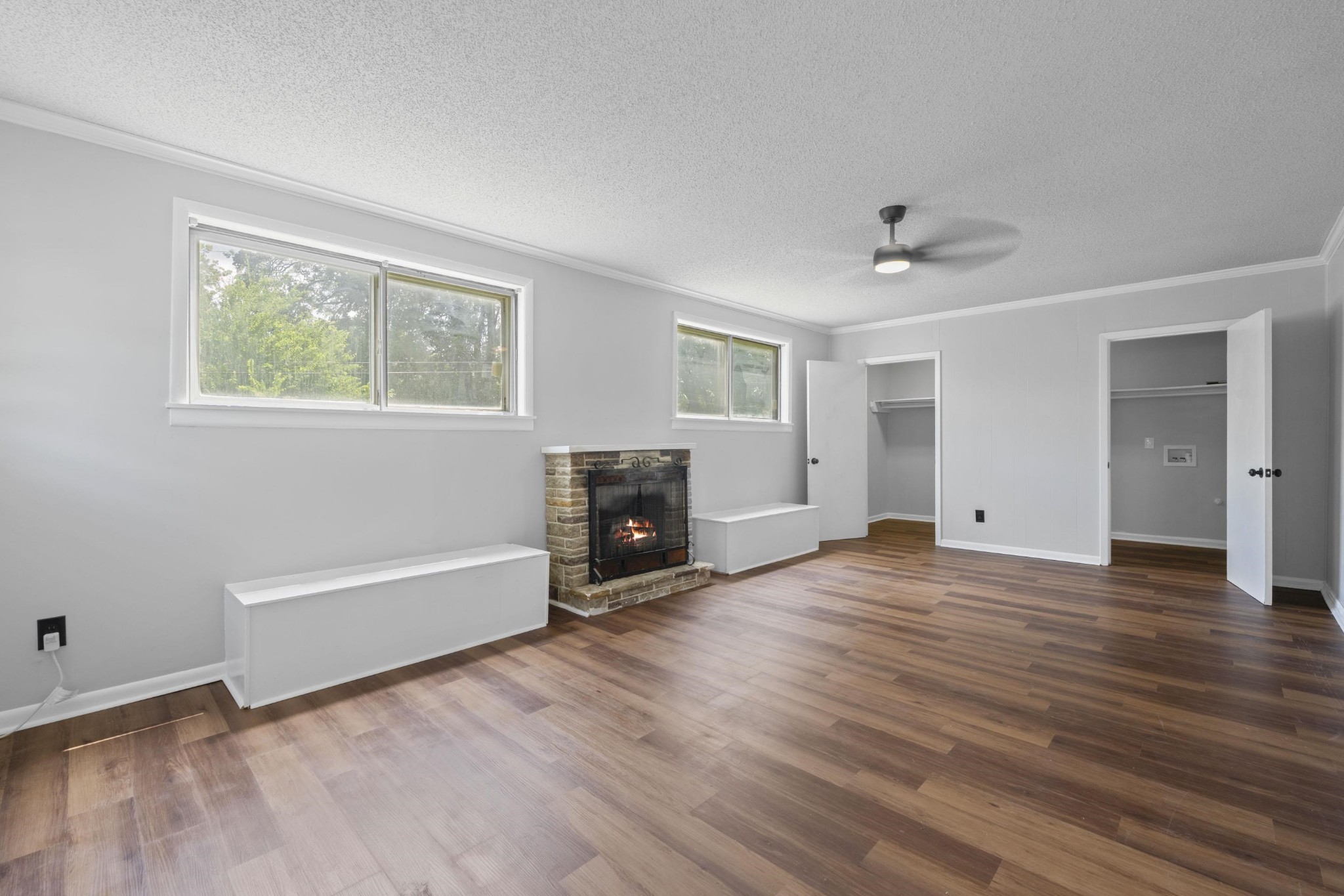 1355 DORIS AVE