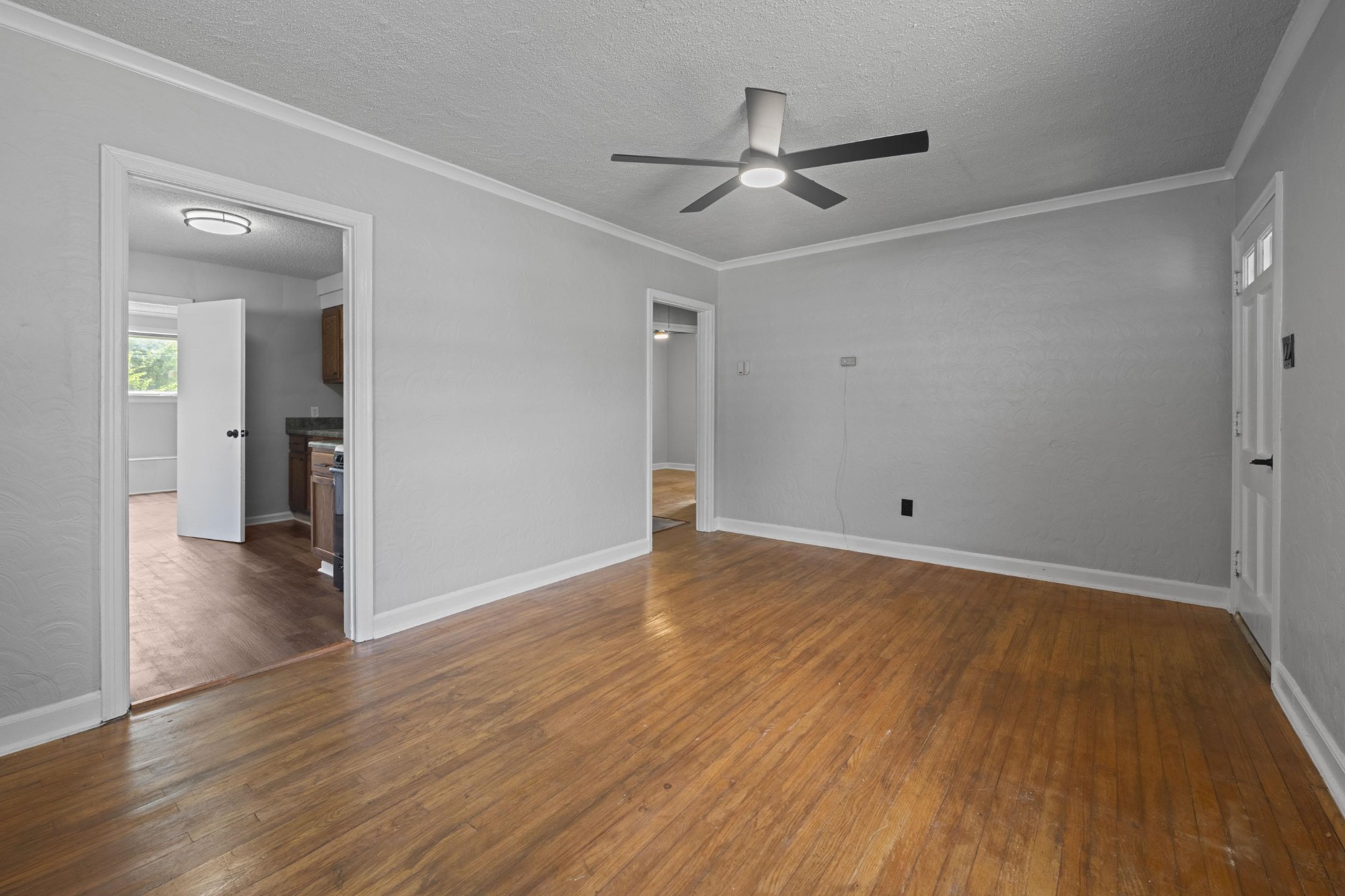 1355 DORIS AVE