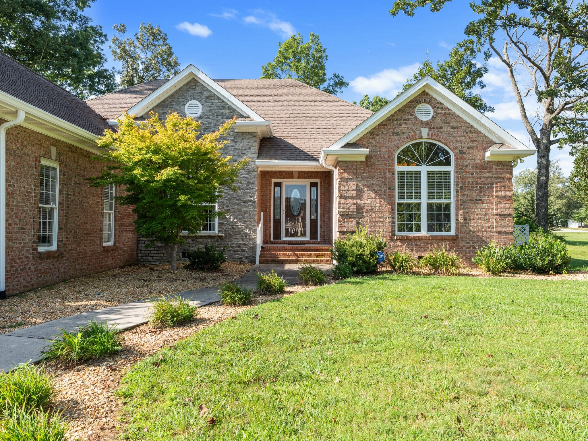 142 Heritage Cir