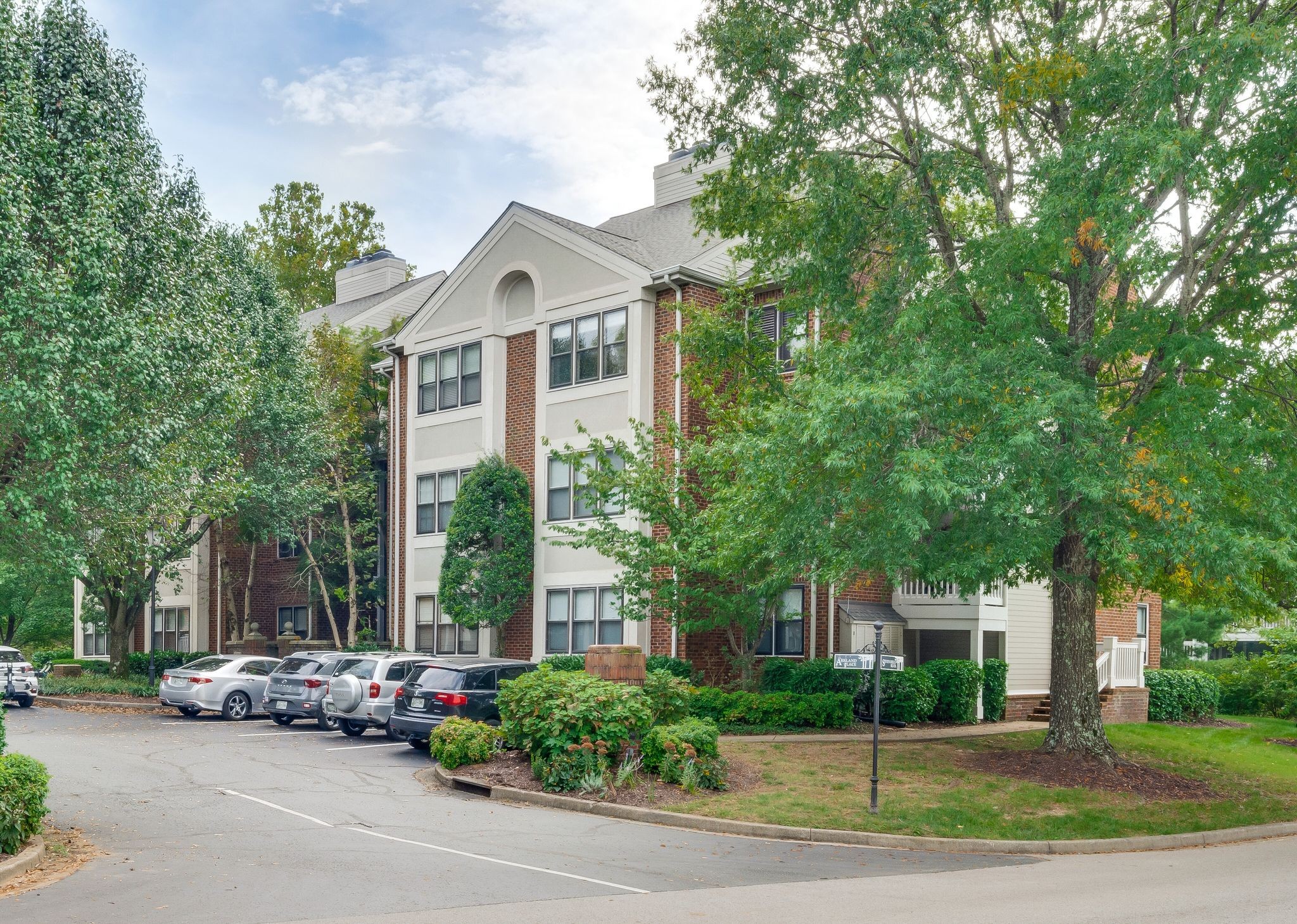 708 Arkland Pl