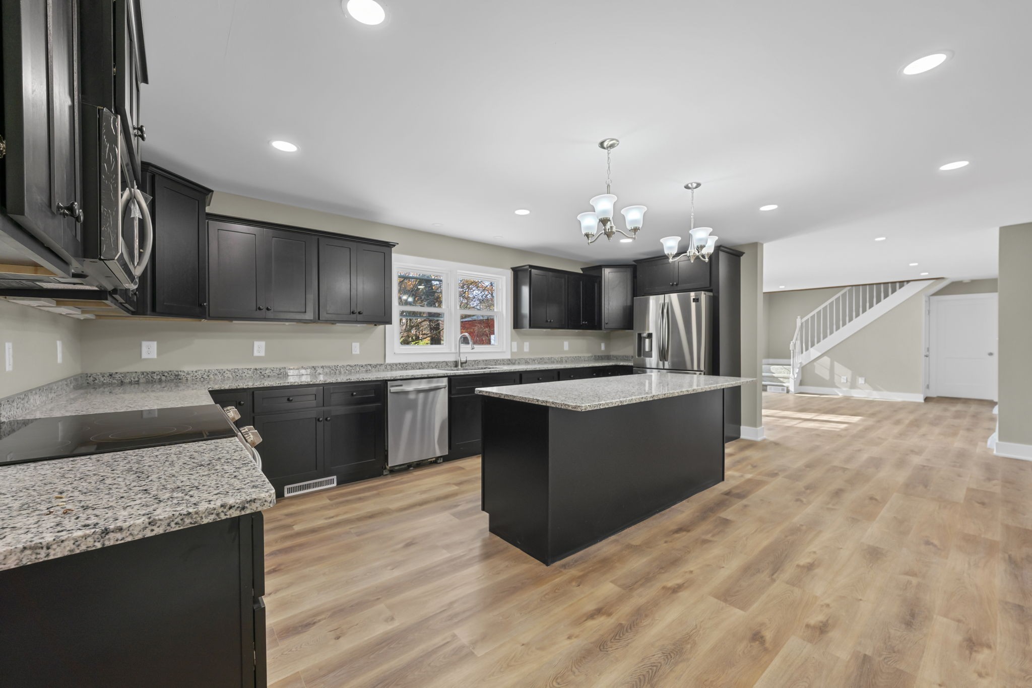 104 W Longview Dr