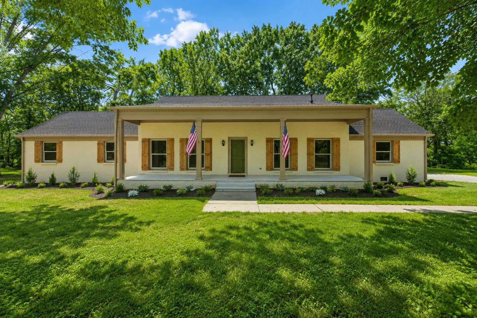 104 W Longview Dr