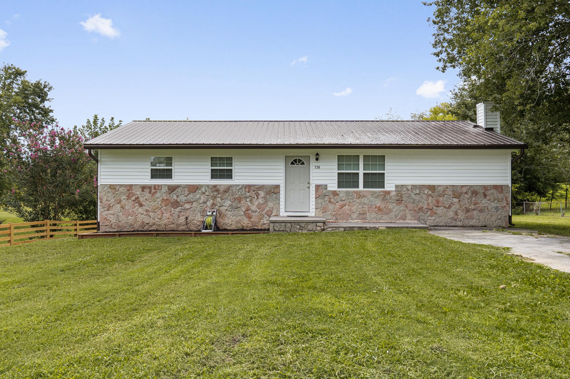 136 Golf Drive, SE