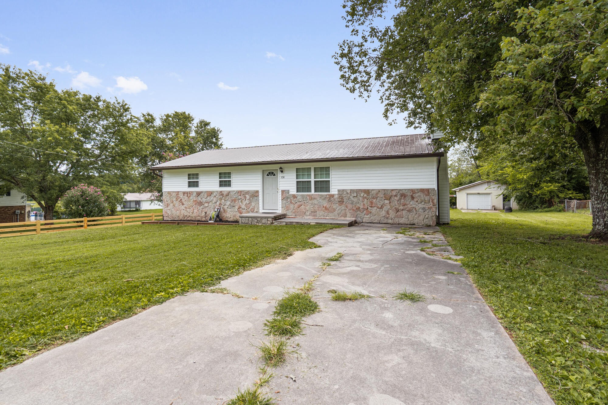 136 Golf Drive, SE