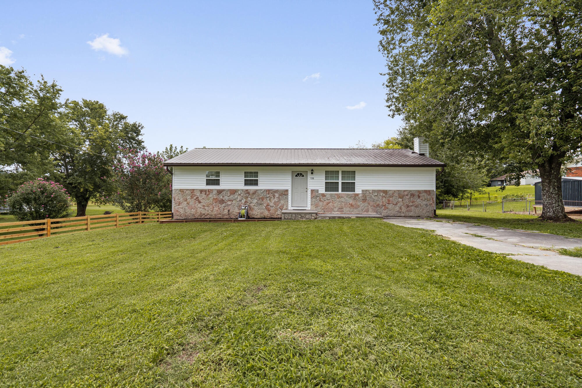136 Golf Drive, SE