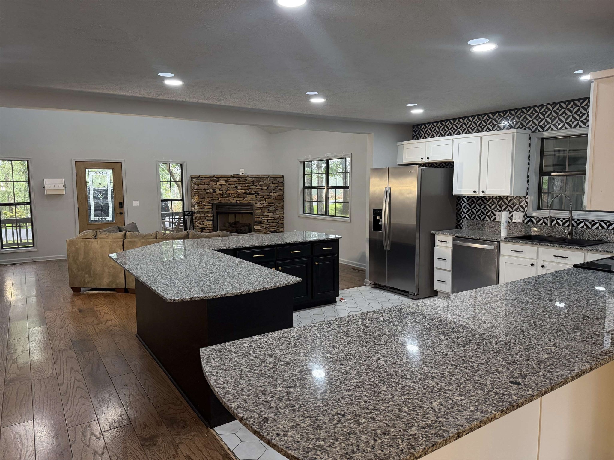 245 HOLIDAY HILLS LN