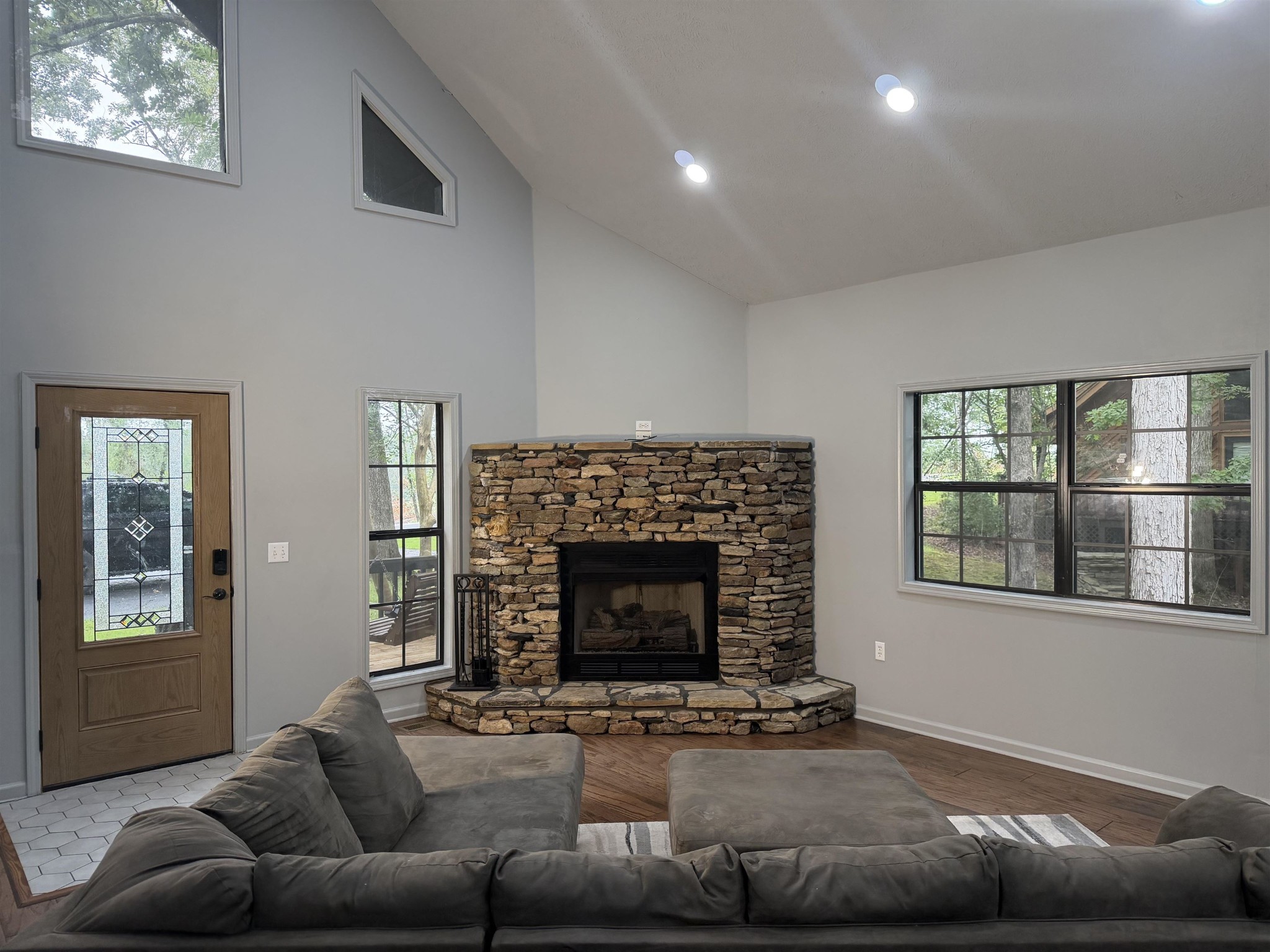 245 HOLIDAY HILLS LN