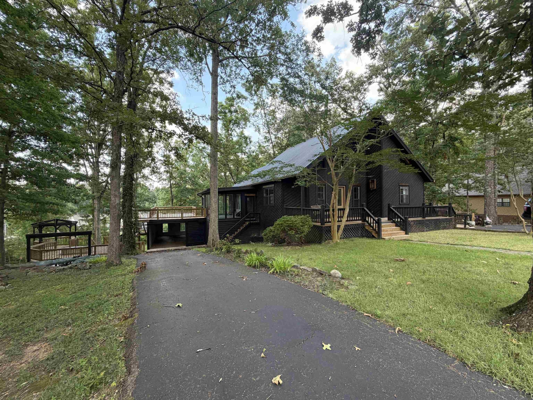 245 HOLIDAY HILLS LN