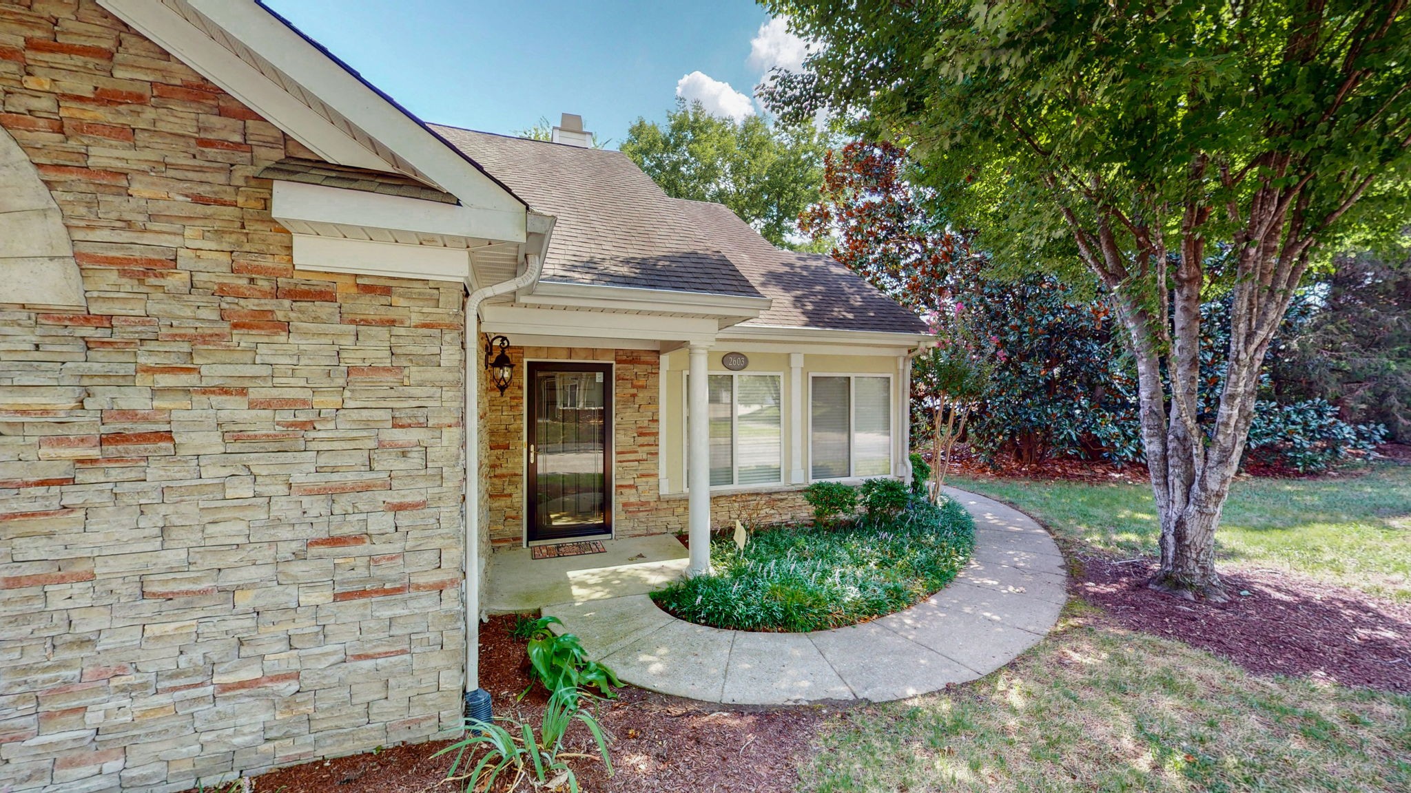 825 Browns Ln