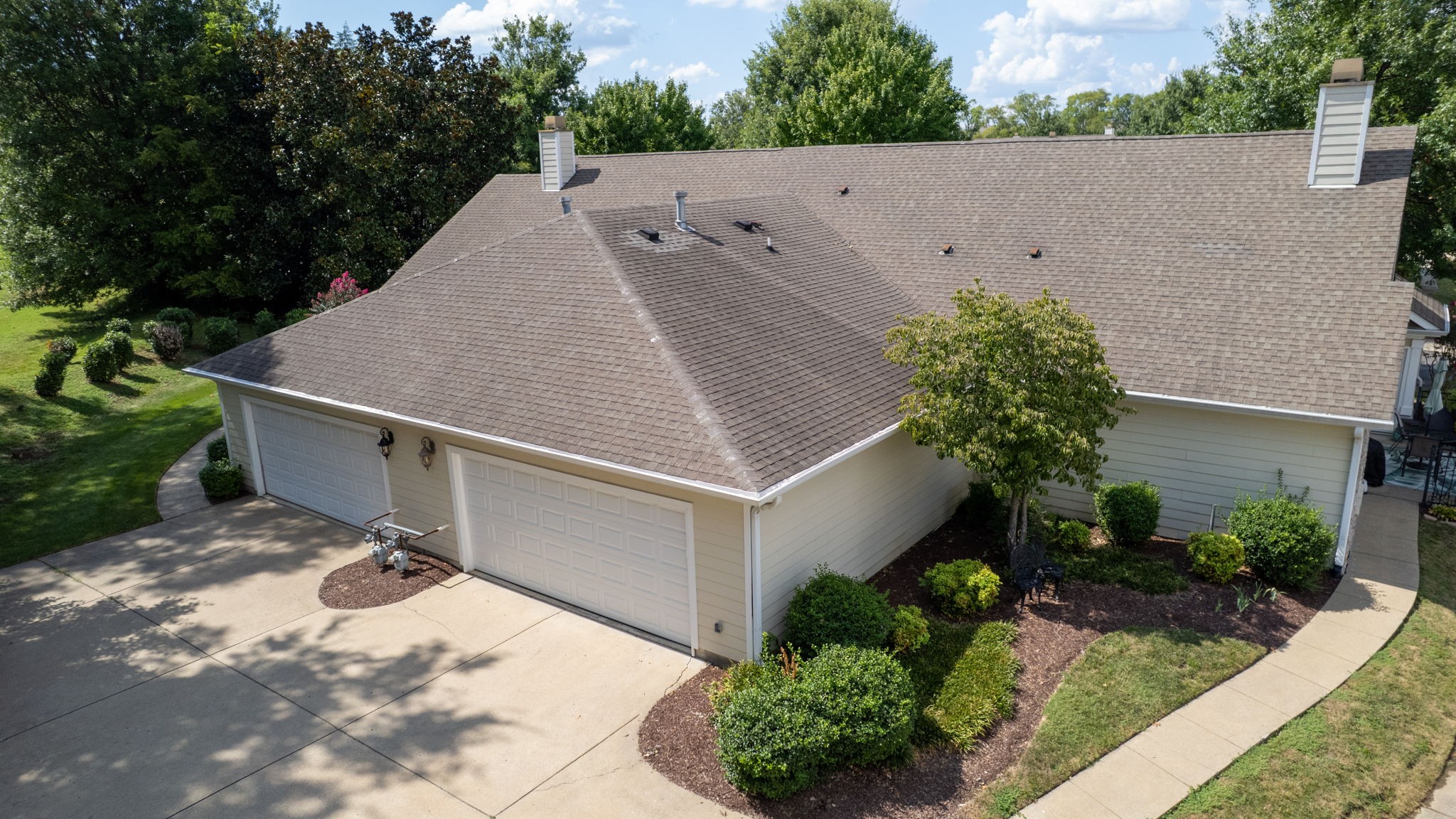 825 Browns Ln