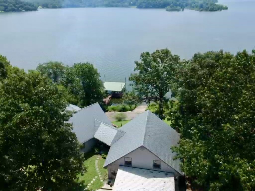 421 Bluff Point Ln