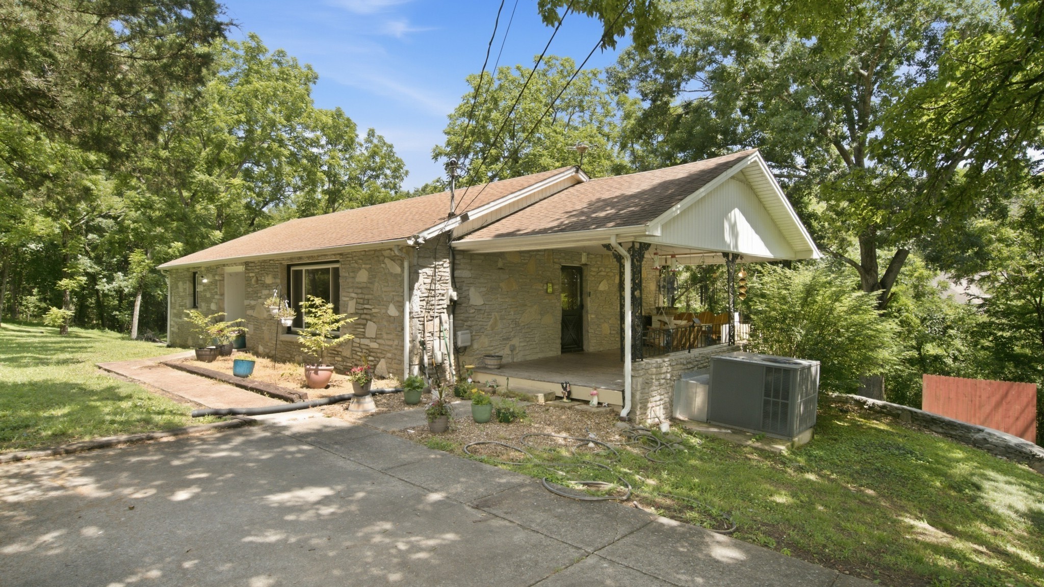 215 Wallace Dr