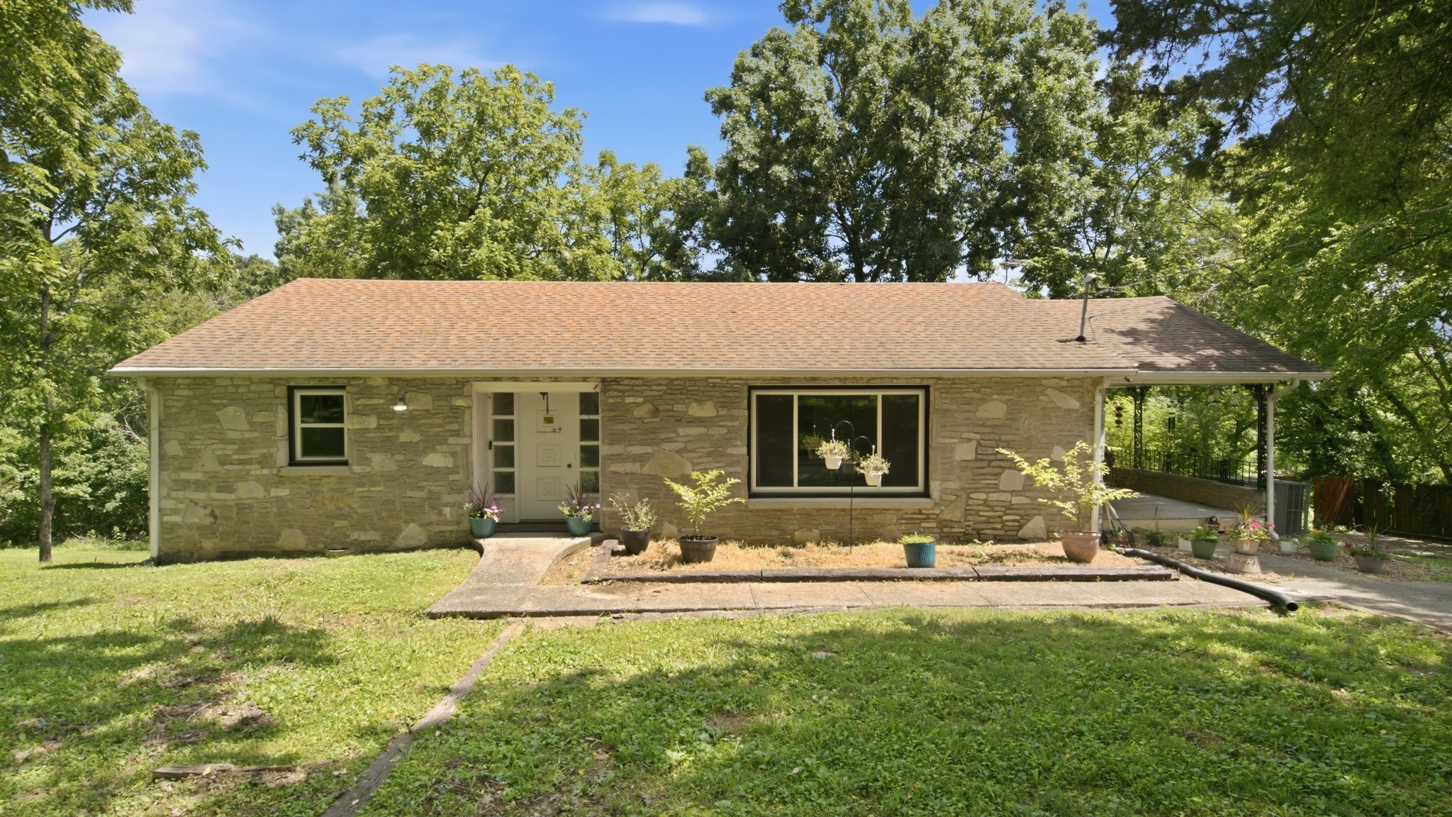 215 Wallace Dr