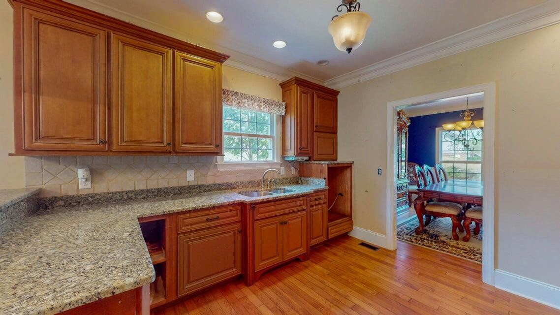 355 Leatha Lane, NW