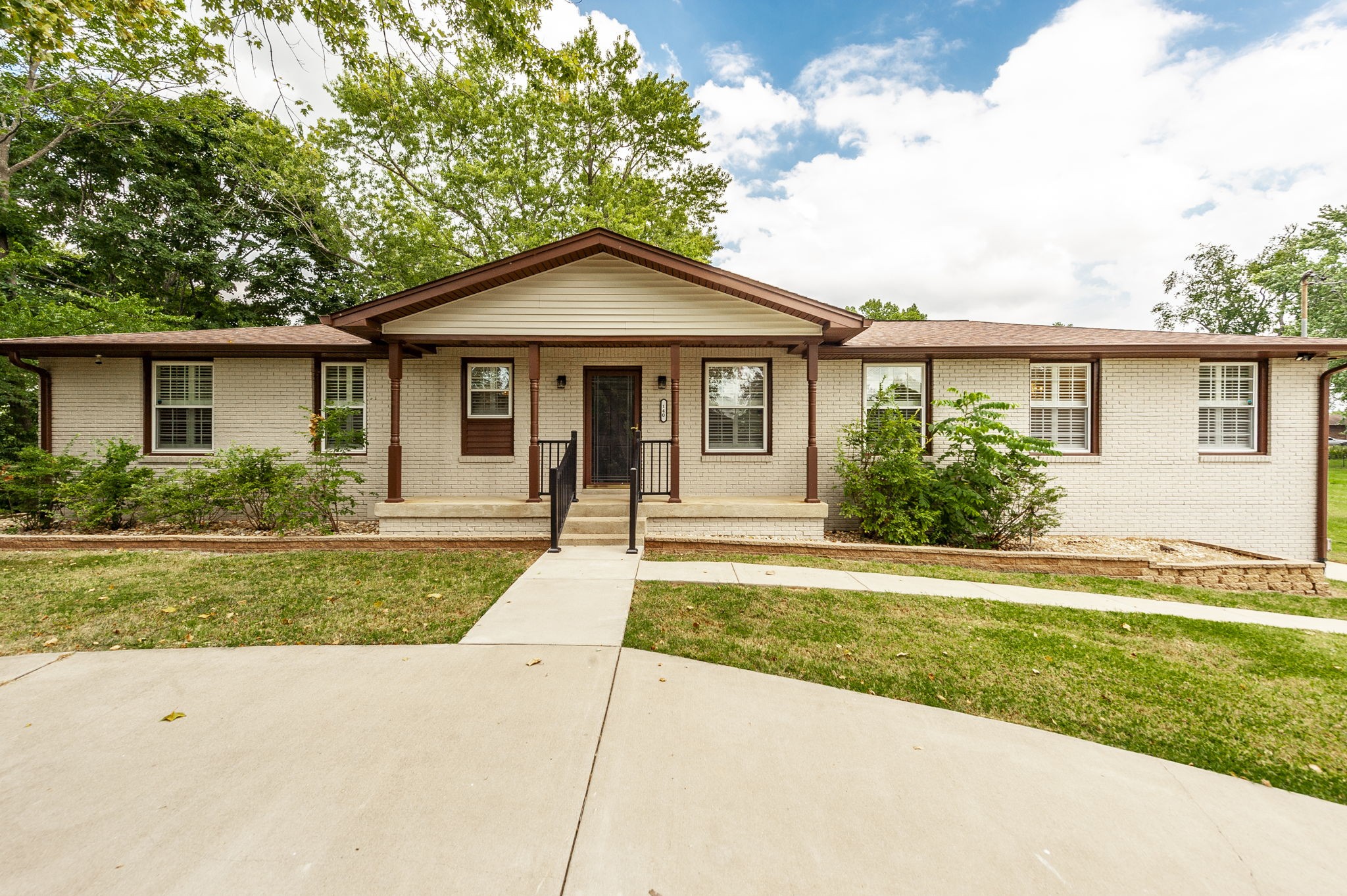 140 La Plaza Dr