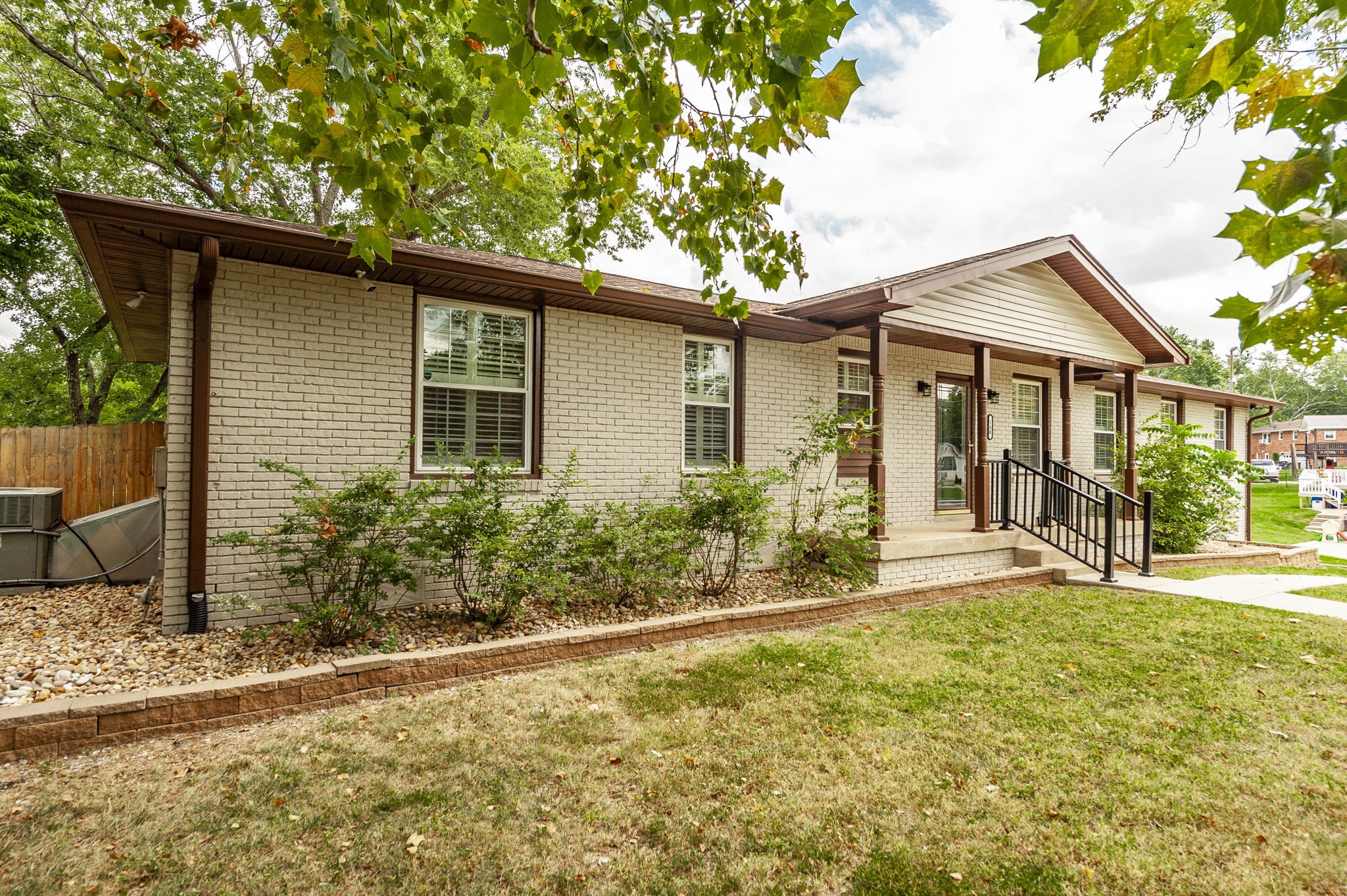 140 La Plaza Dr
