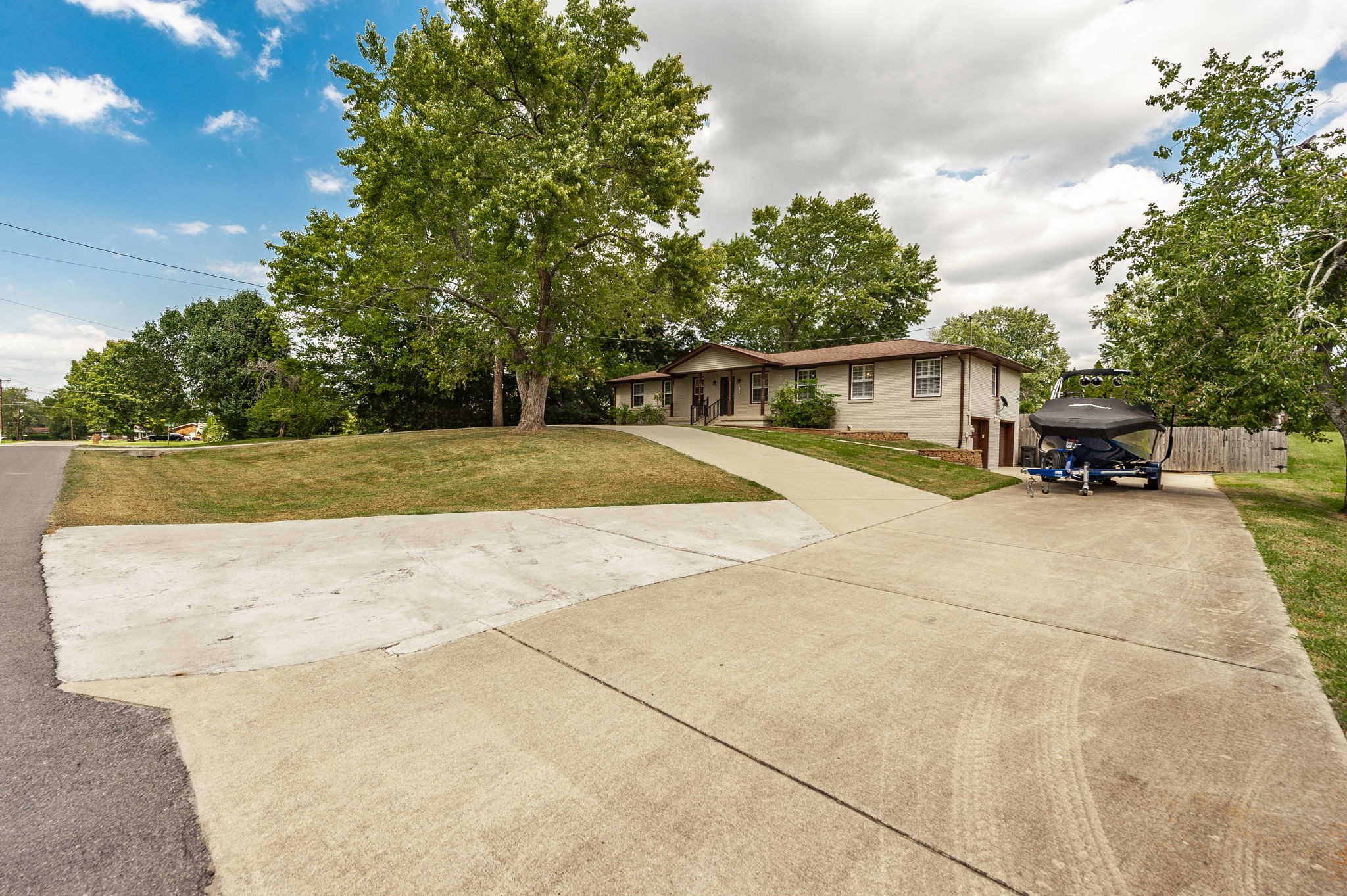140 La Plaza Dr