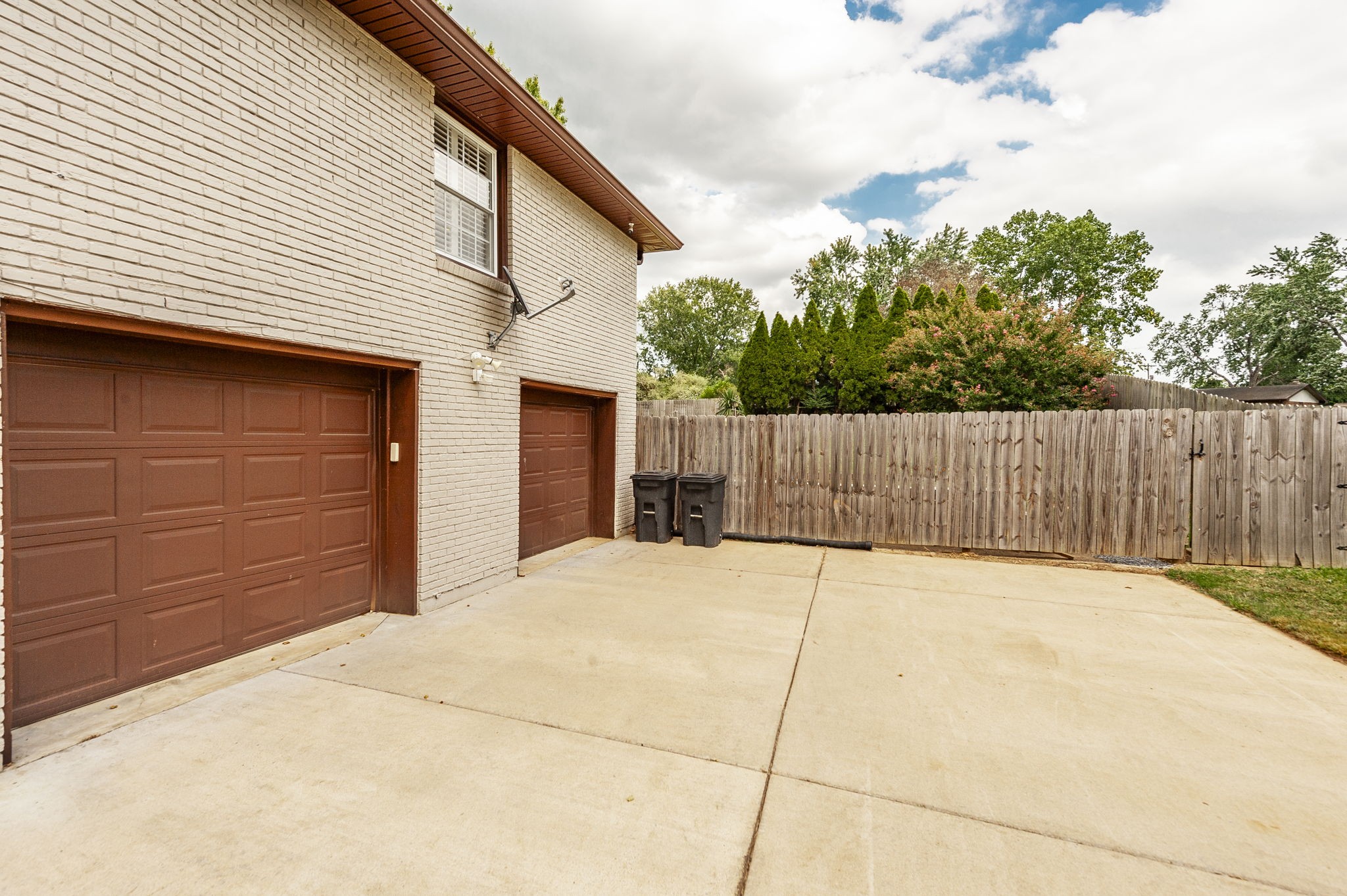 140 La Plaza Dr