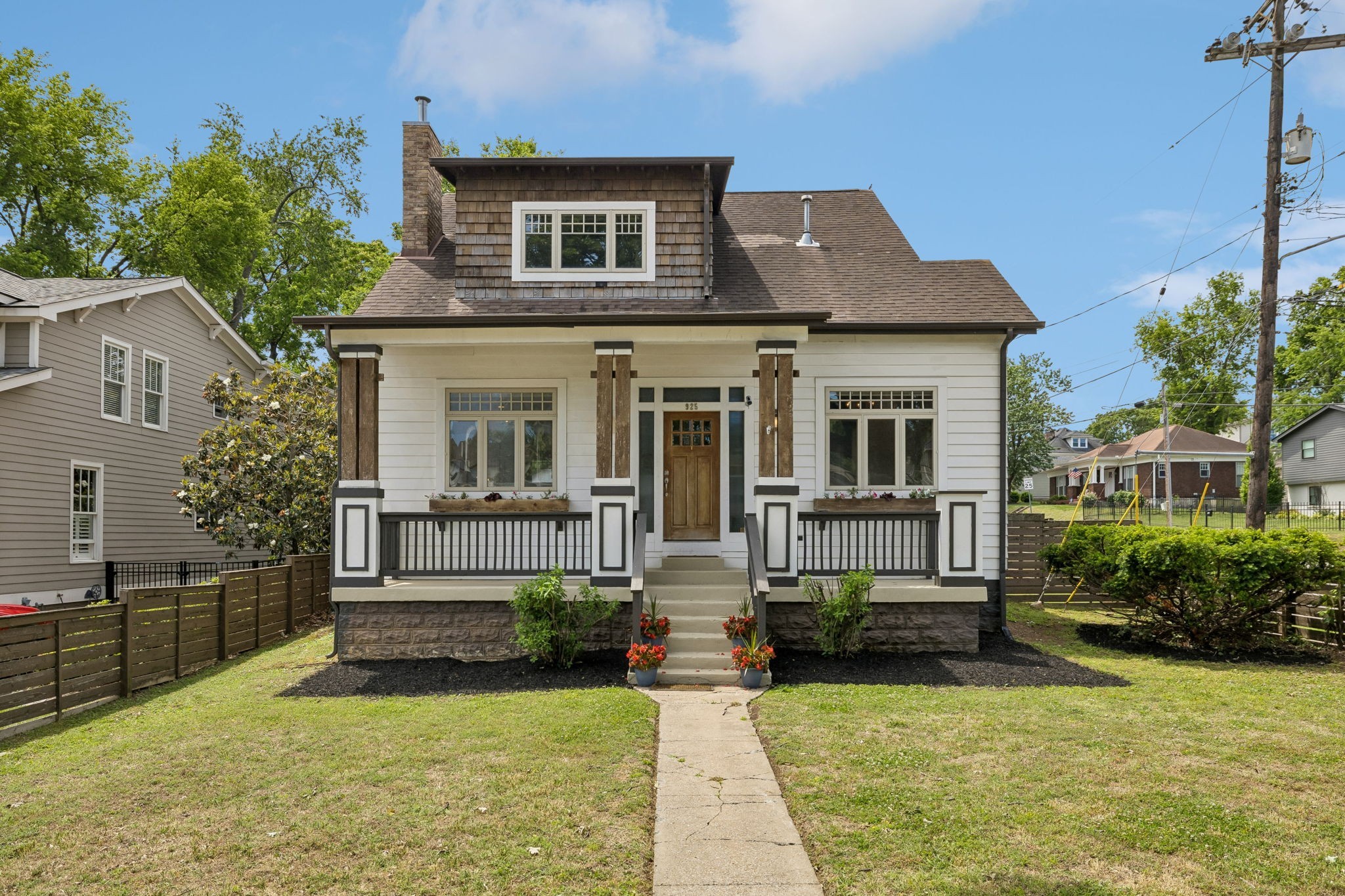925 Wedgewood Ave