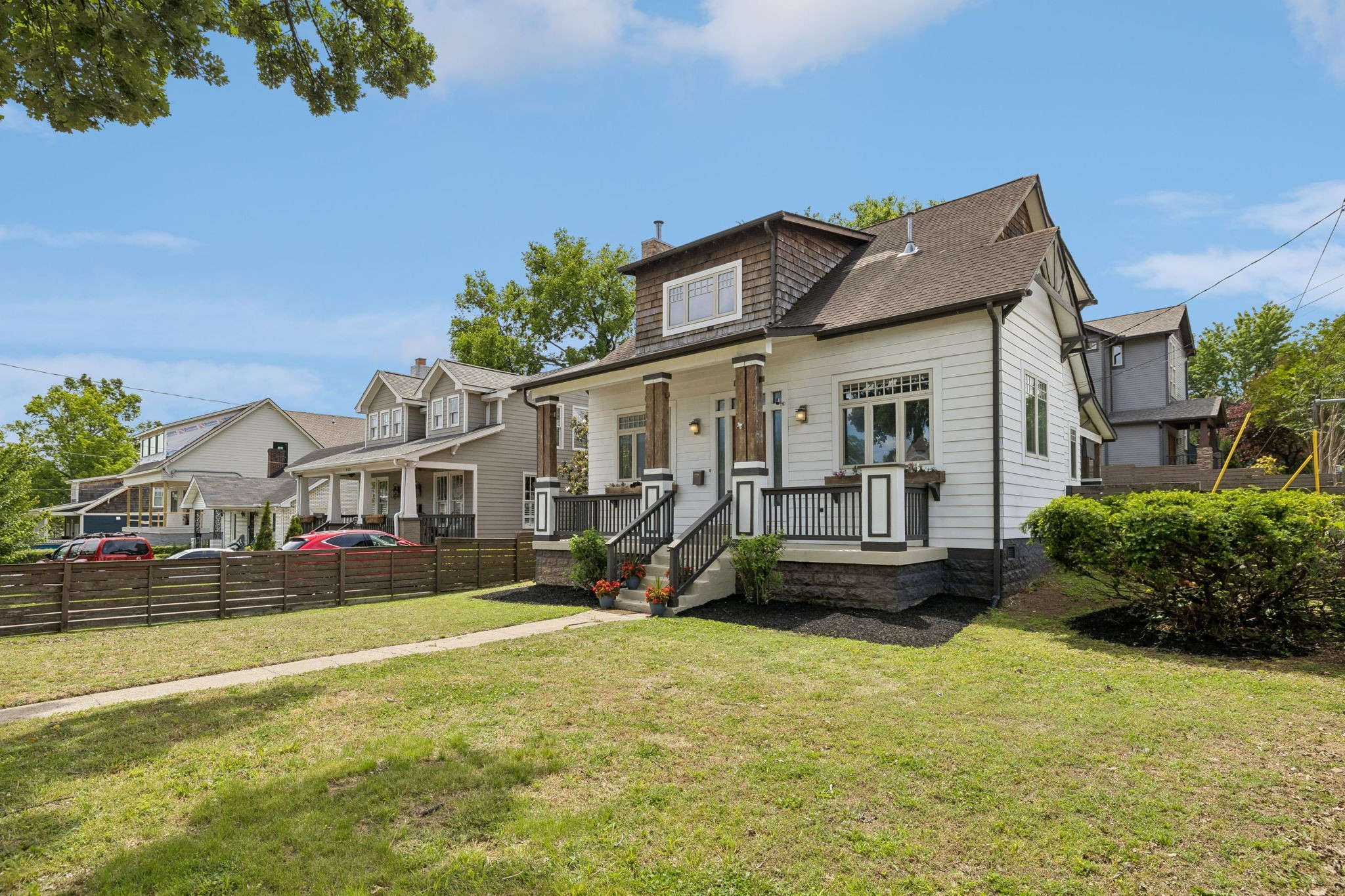 925 Wedgewood Ave