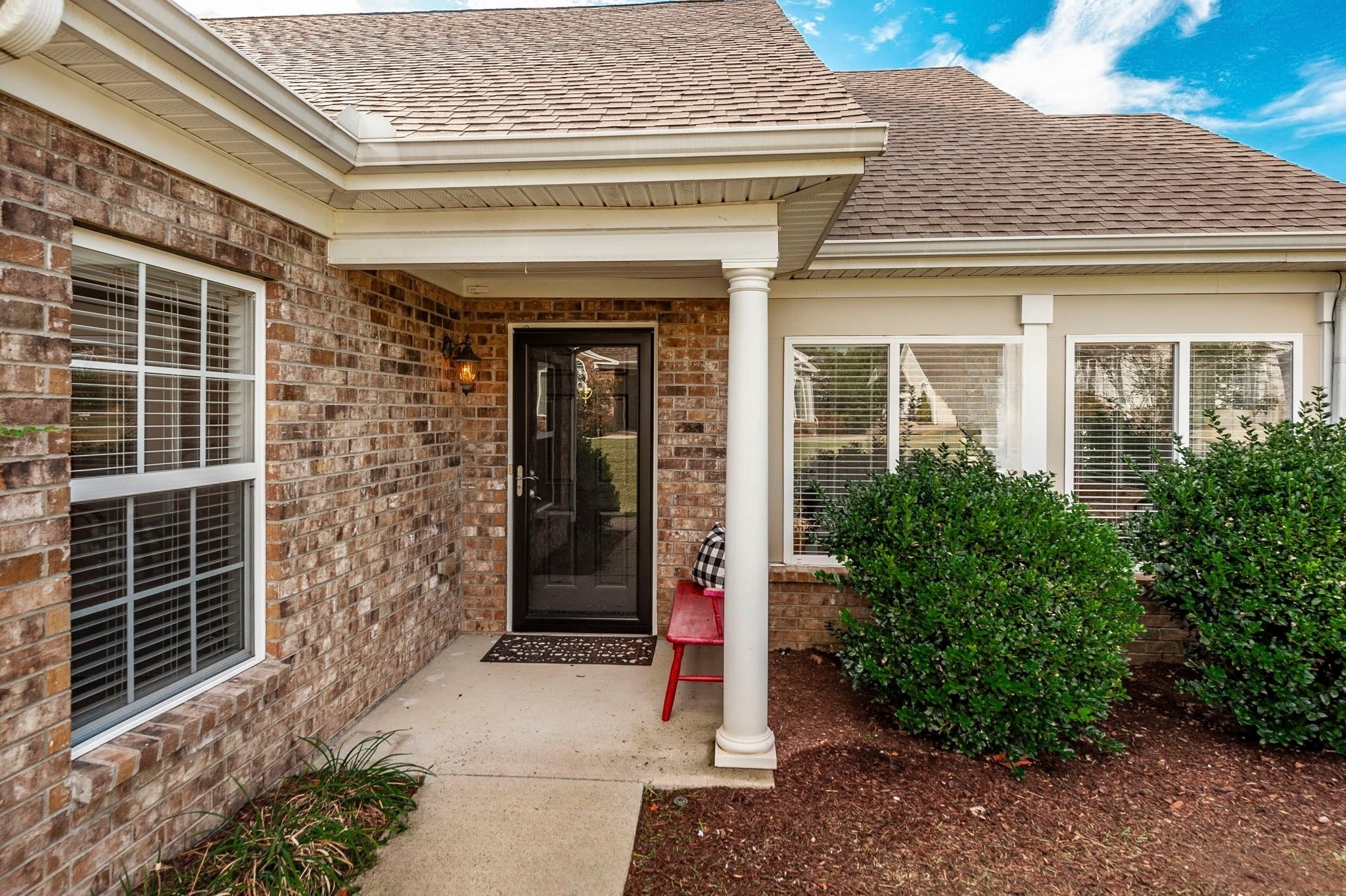 825 Browns Ln