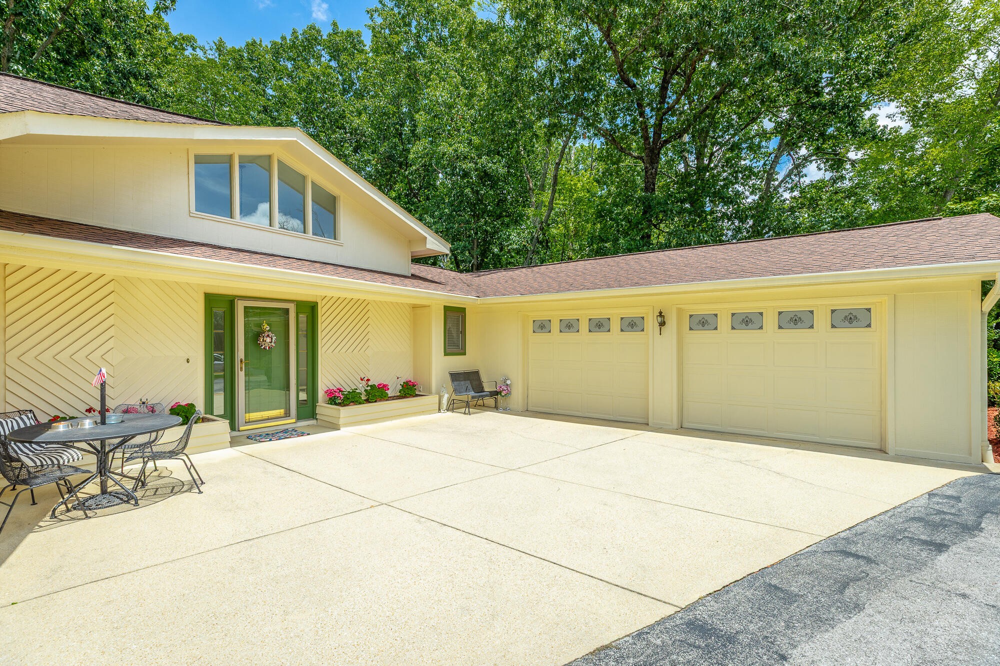 6422 Lake Shadows Circle
