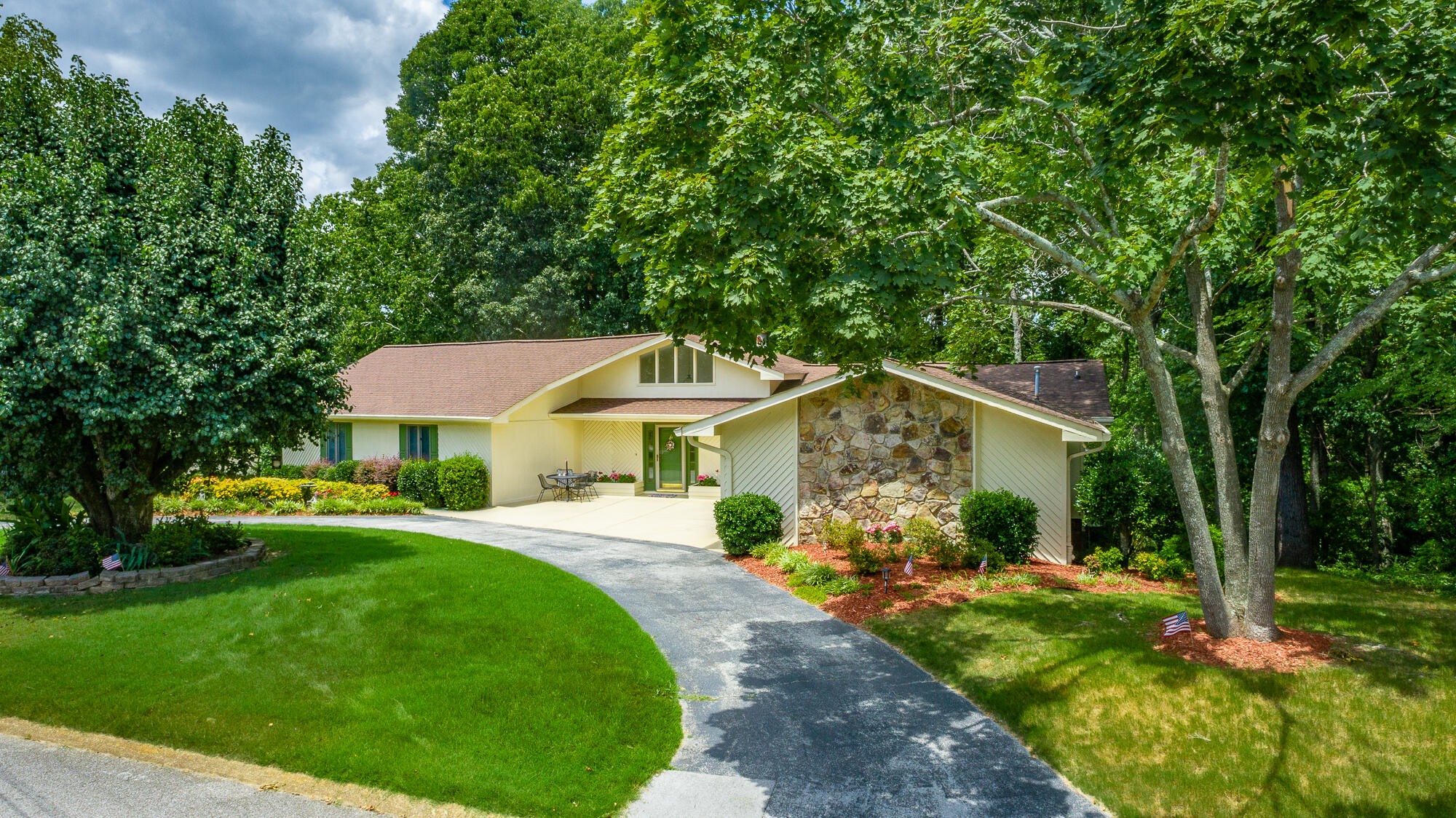 6422 Lake Shadows Circle