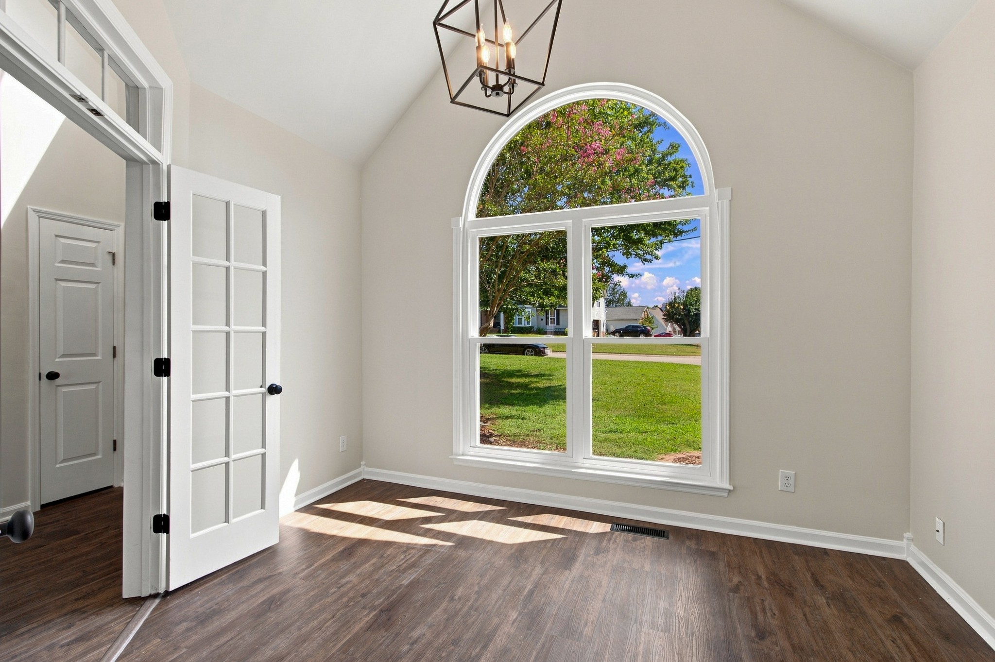 2946 Iroquois Dr