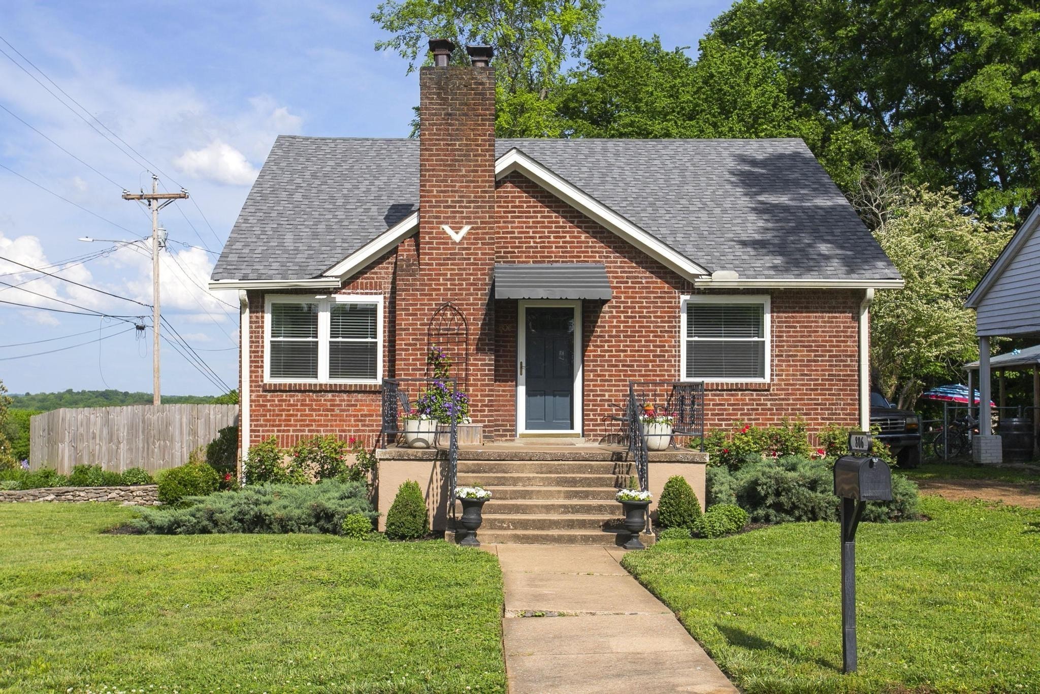 806 Fleming St