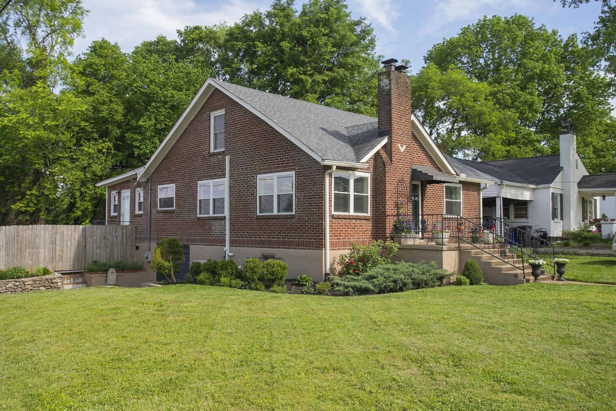 806 Fleming St