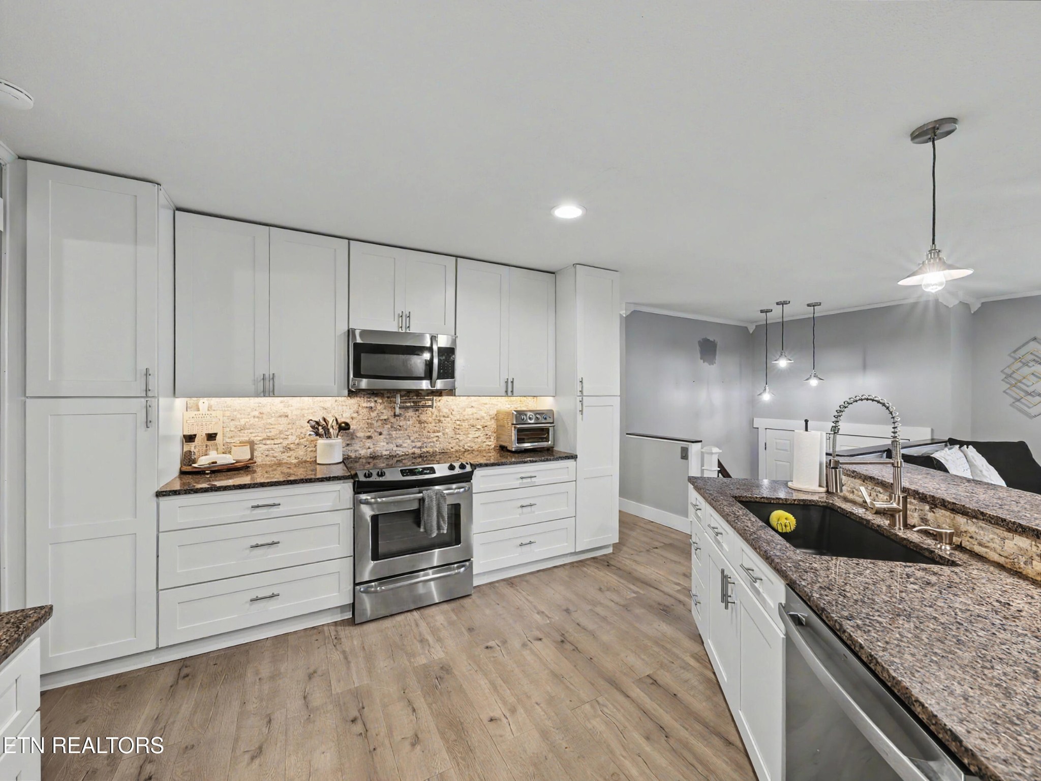 1201 Foxcrolf Drive