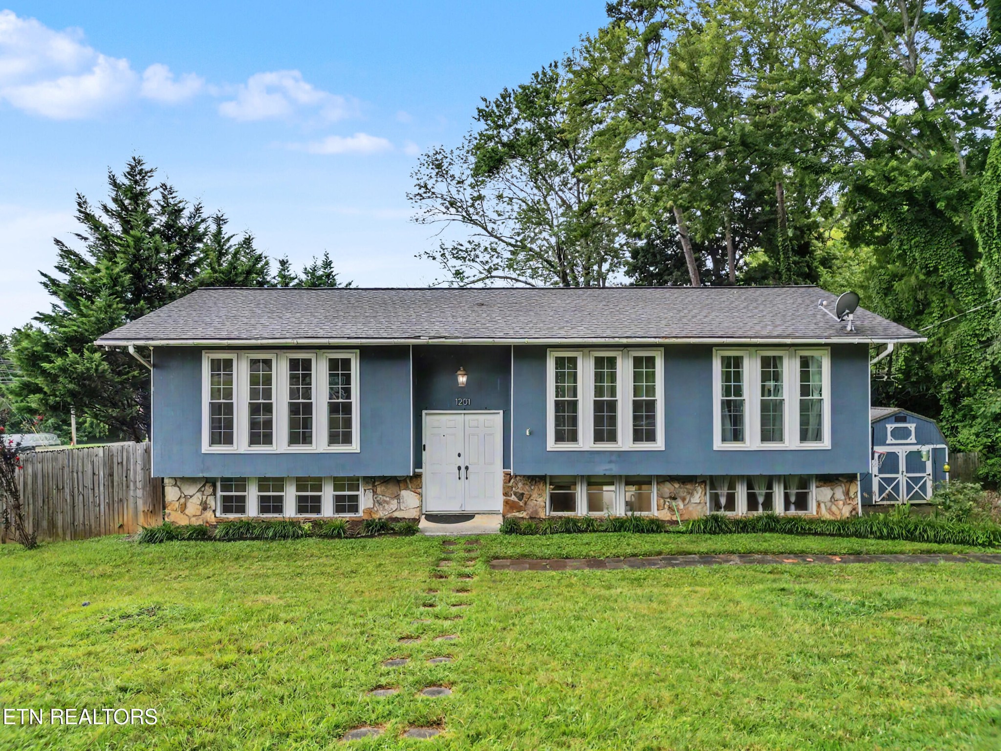 1201 Foxcrolf Drive