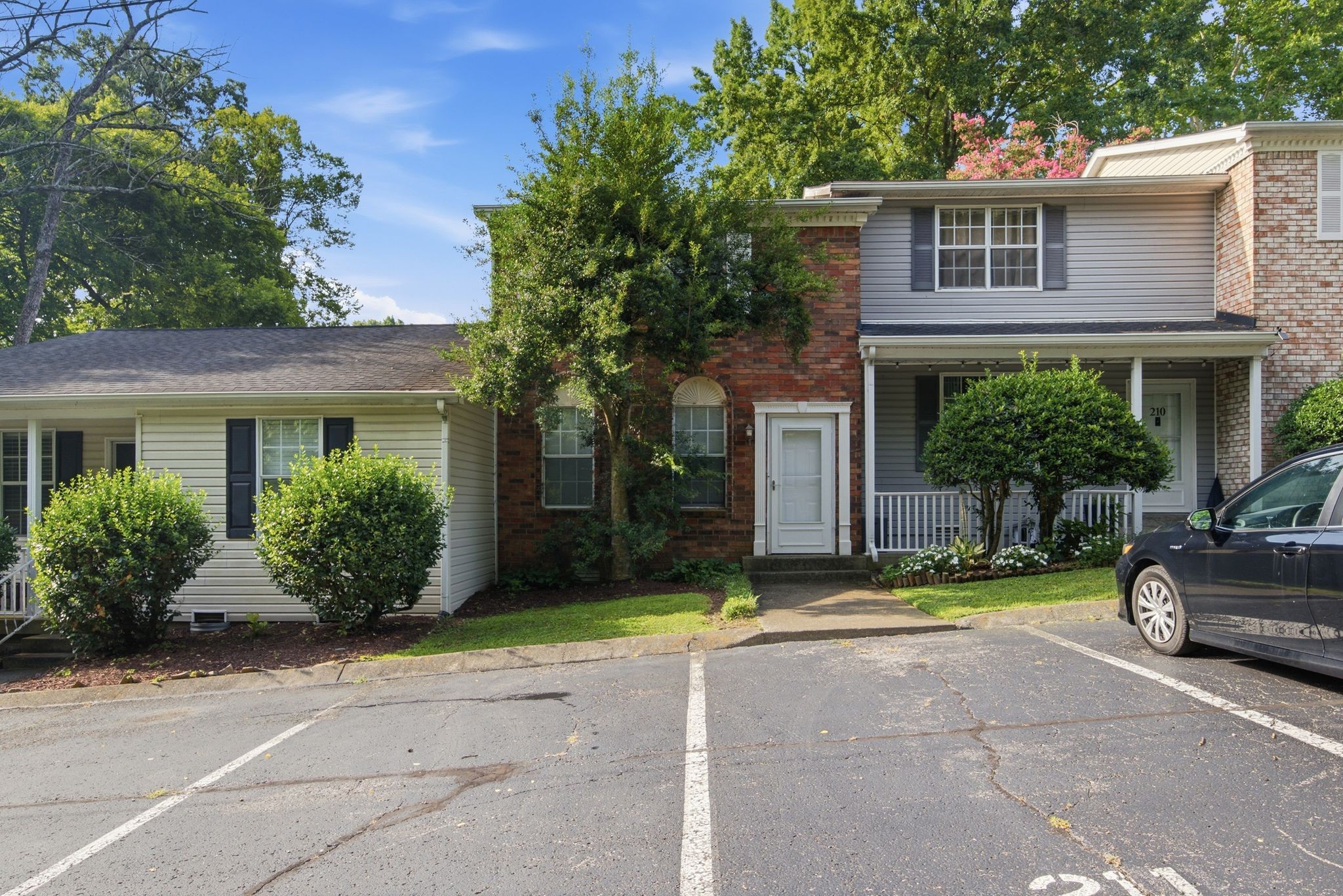 211 Oak Grove Dr