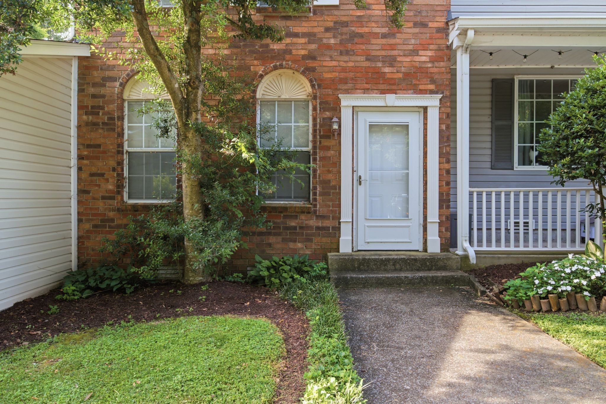 211 Oak Grove Dr