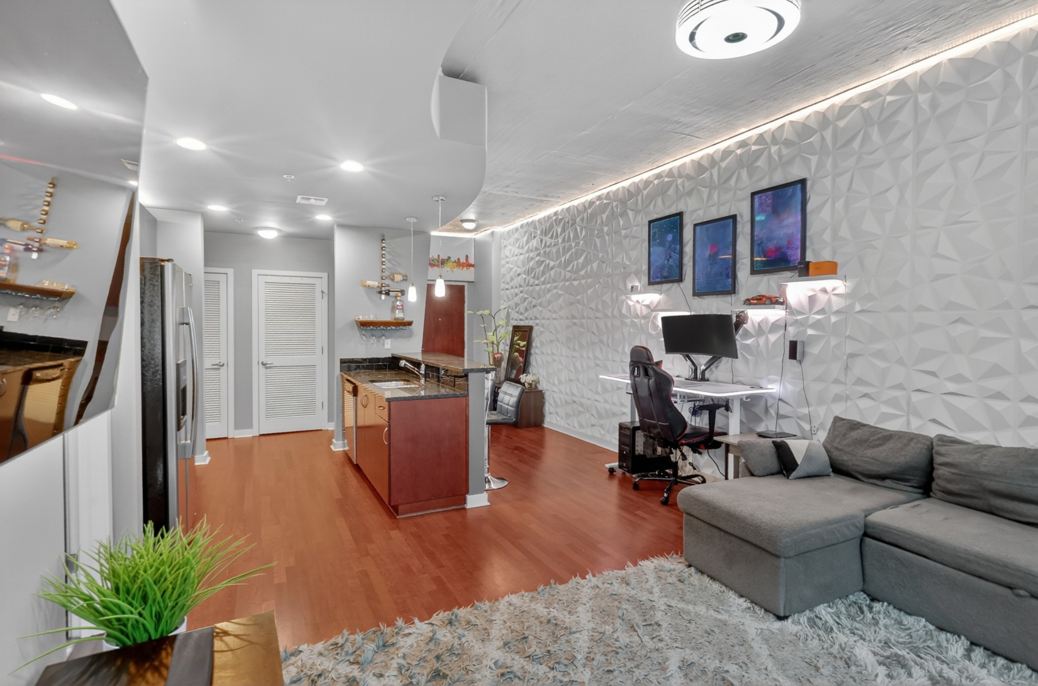 301 Demonbreun St
