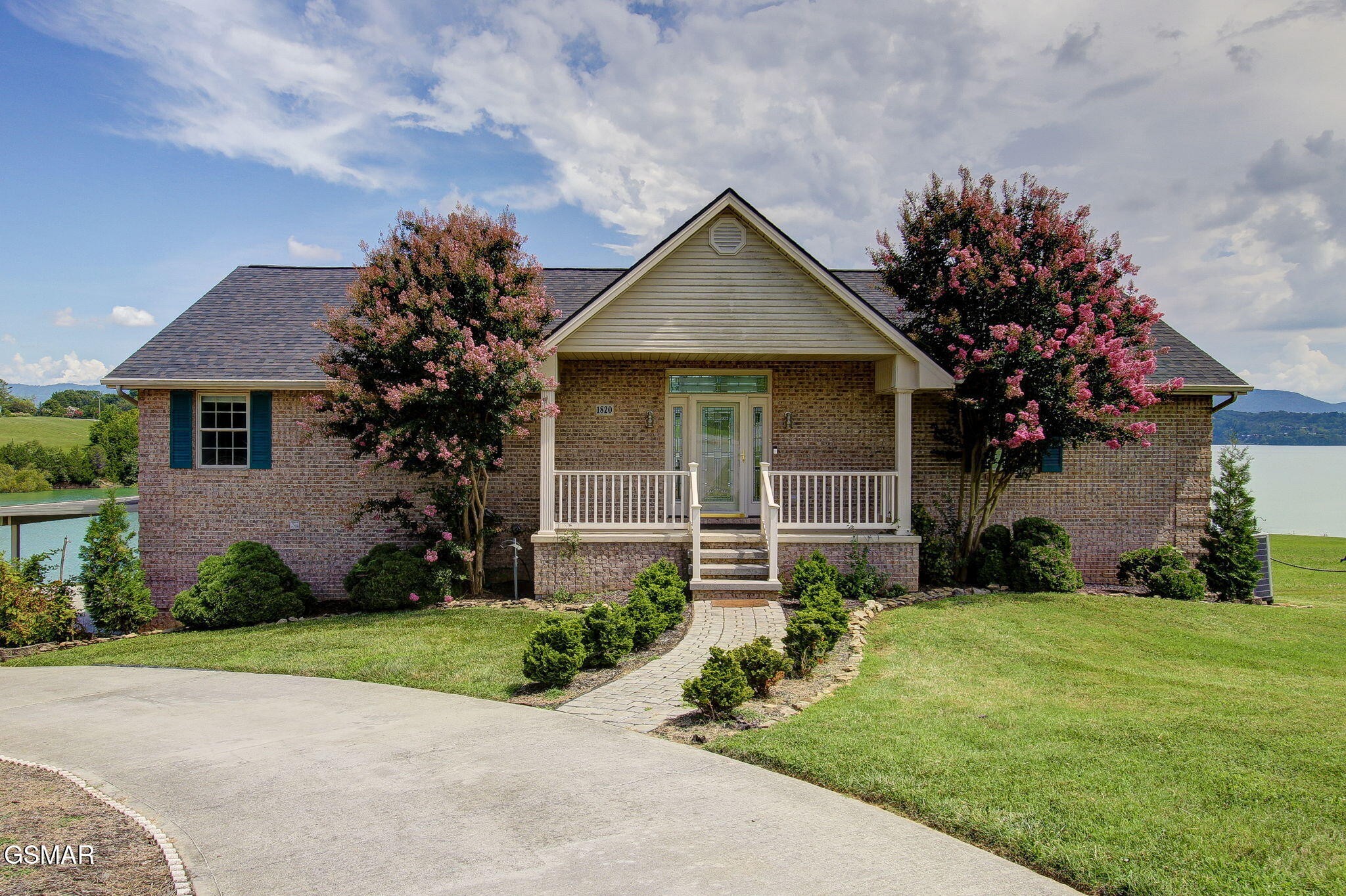 1820 Harbor Hills Lane